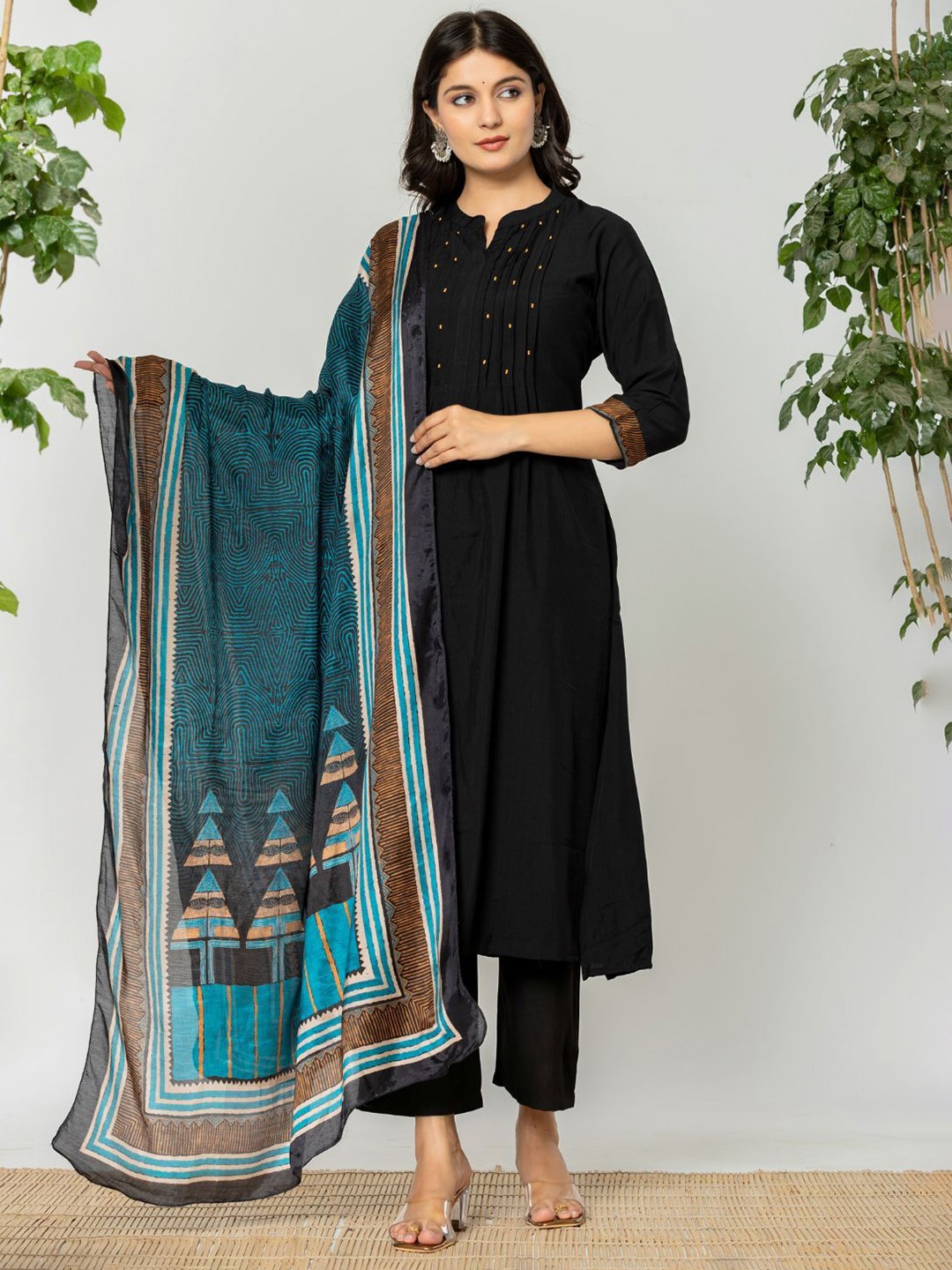 

Do Dhaage Women Regular Beads and Stones Kurta with Trousers & With Dupatta, Black