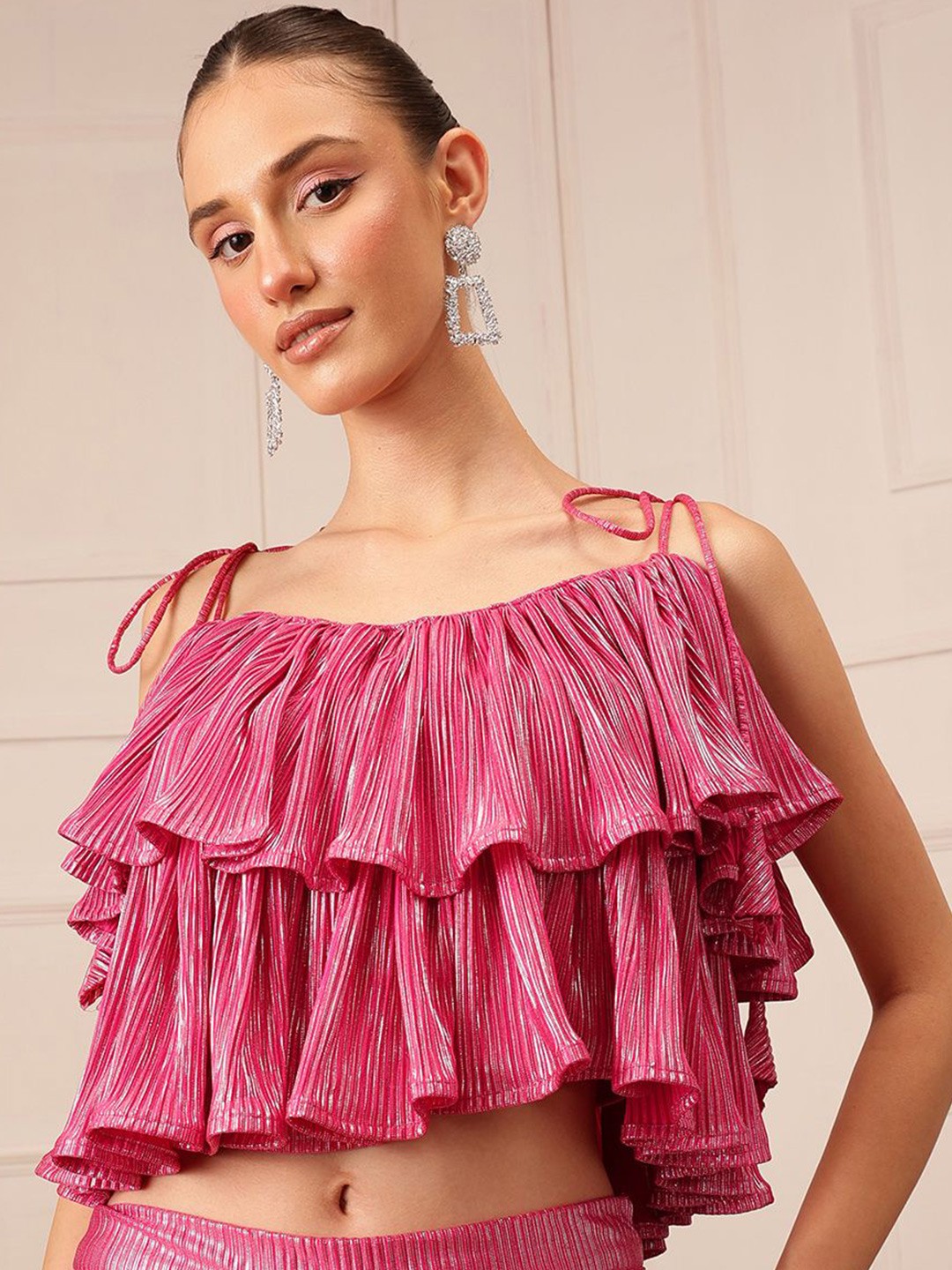 

The Roadster Lifestyle Co Shoulder straps Crop Top, Pink