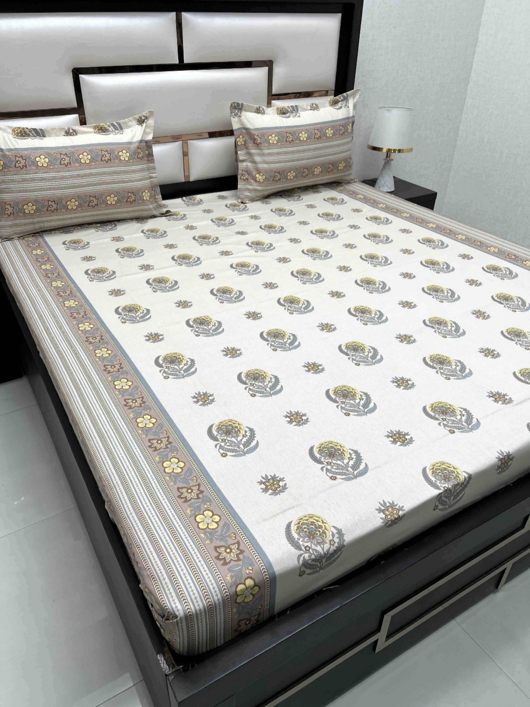 

Pure Decor Royal Passion White Floral Cotton 380 TC Queen Bedsheet Set 2.27 m x 2.56 m