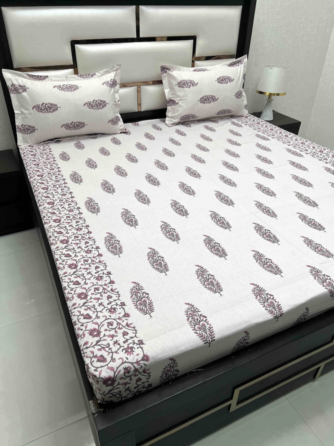 

Pure Decor Royal Passion Cream-Coloured 260 TC Cotton Queen Bedsheet Set-2.27 m x 2.55 m, Pink