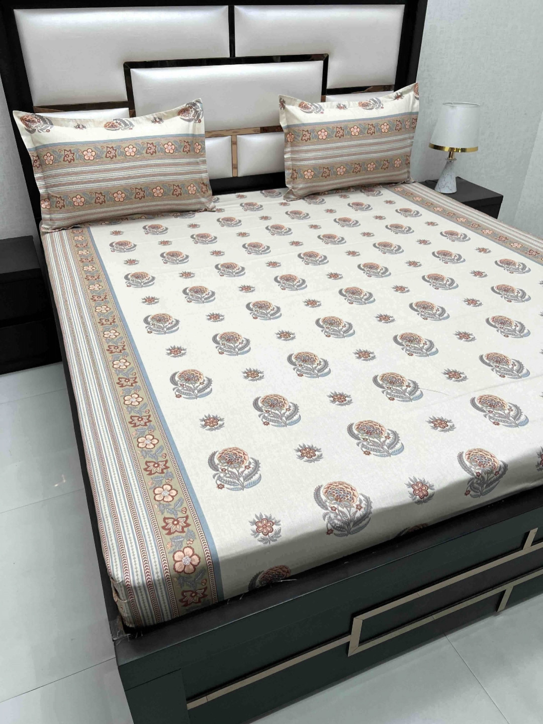 

Pure Decor Royal Passion White Floral Printed Cotton Queen Bedsheet Set 2.25 m x 2.57 m