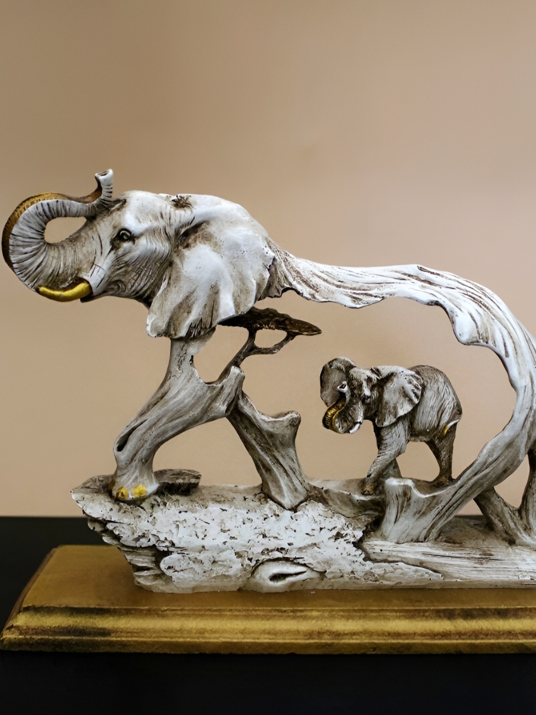

NAYRA HANDICRAFTS Gold-Toned Figurine Showpiece