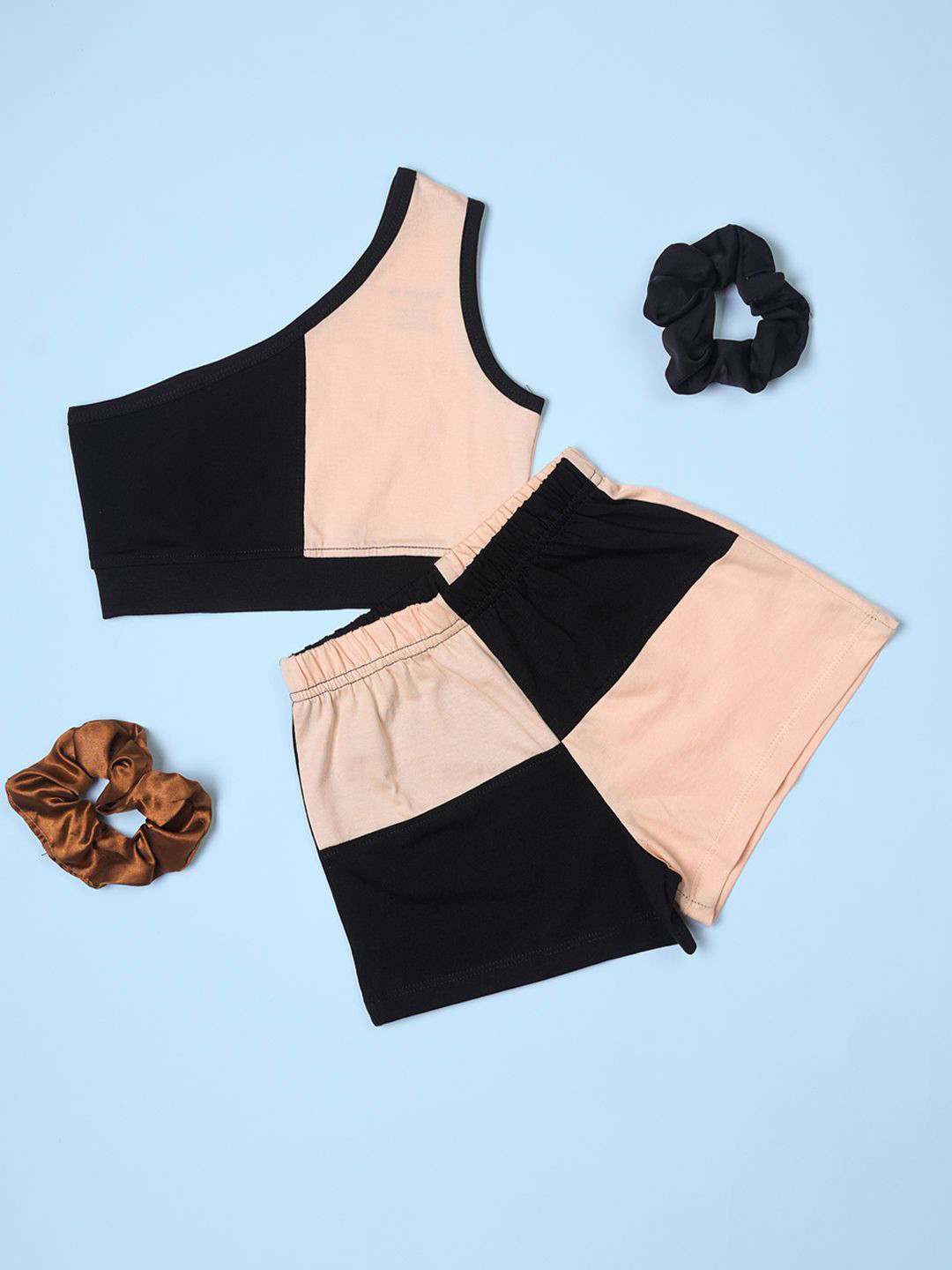 

BE AWARA Girls Colourblocked Top with Shorts, Black