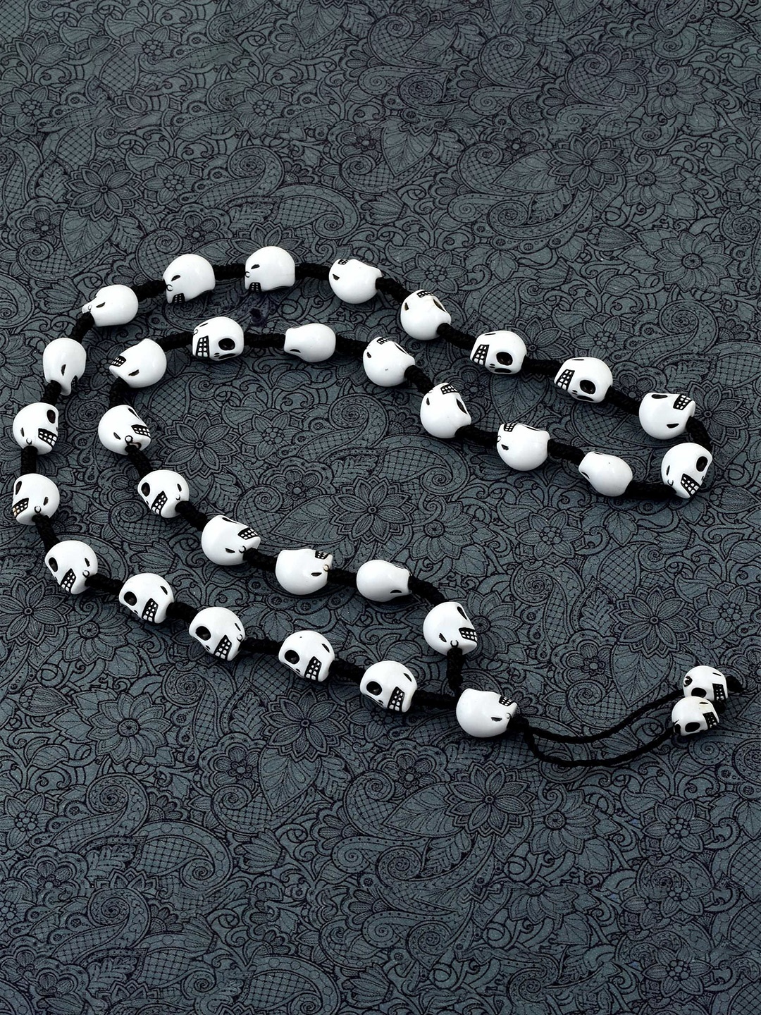 

MEMOIR Men Brass Brass-Plated Necklace, White