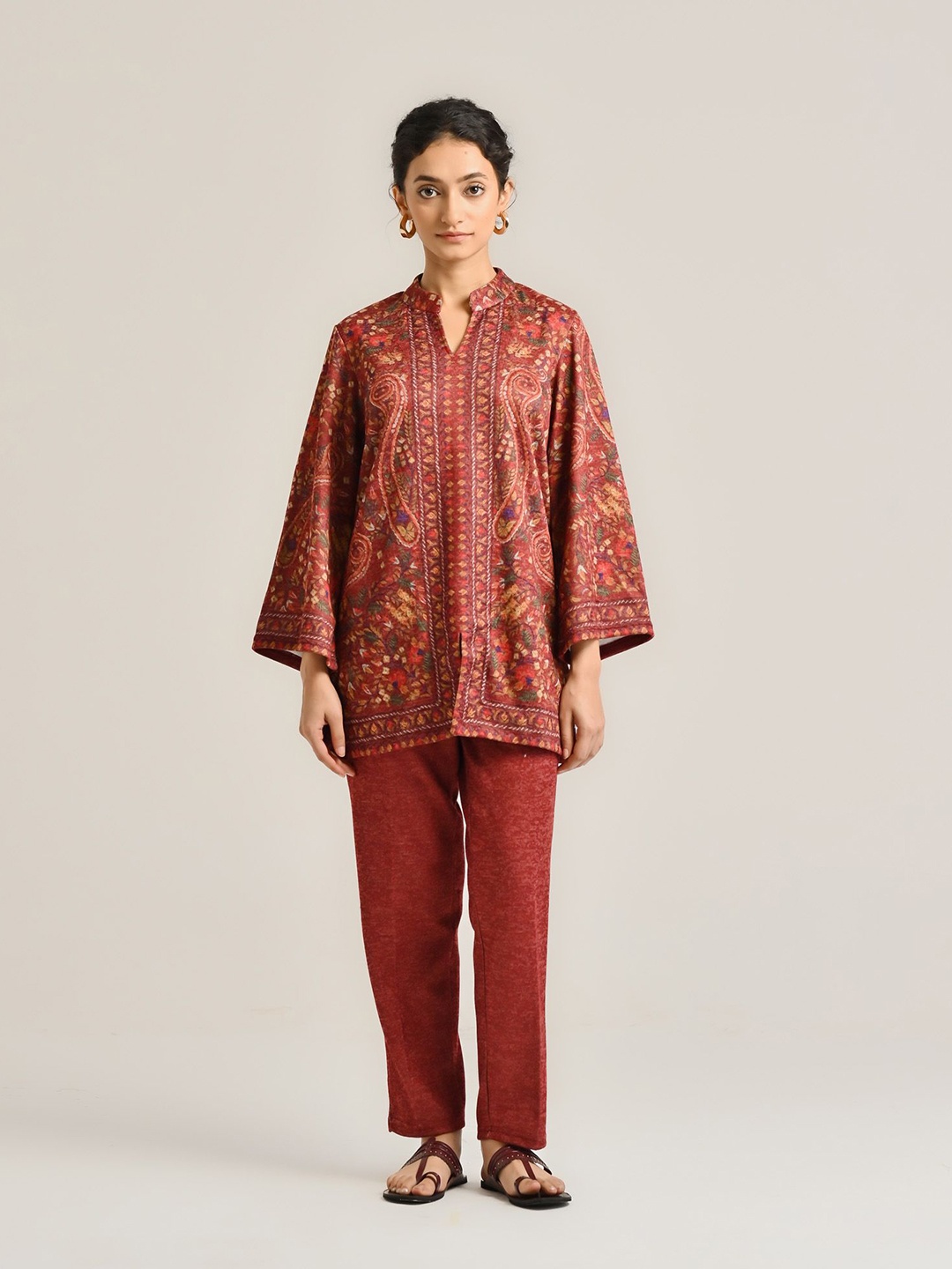 

Rustorange Paisley Printed Mandarin Collar Long Sleeves Top With Trouser, Maroon