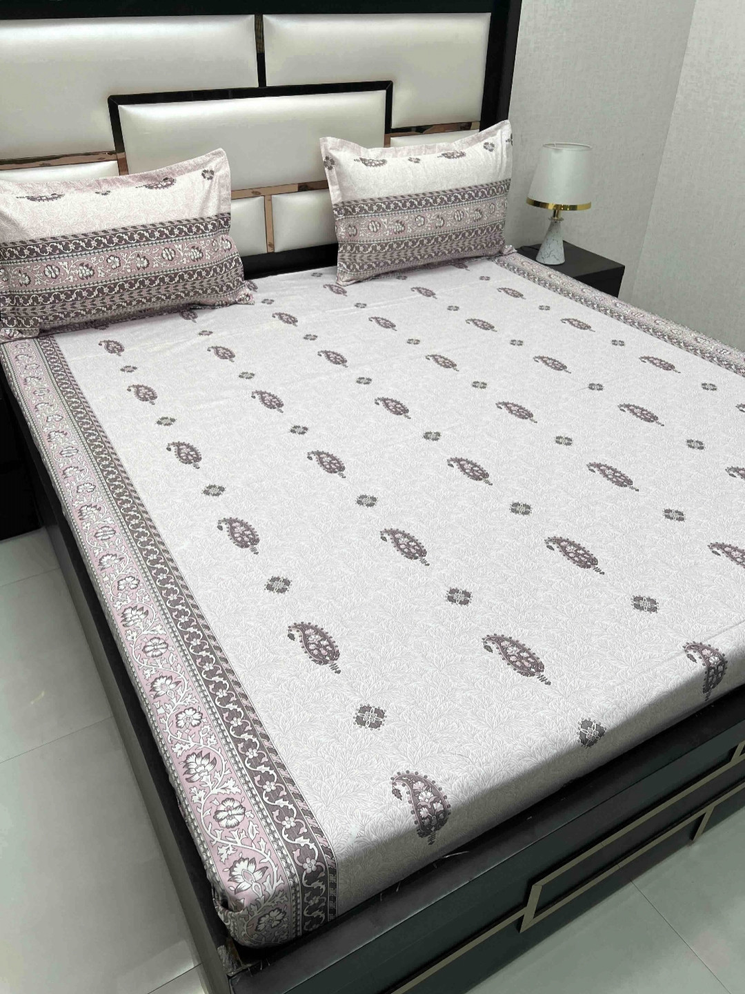 

Pure Decor Royal Passion White 230 TC Pure Cotton Queen Bedsheet Set-2.27 m x 2.55 m, Pink