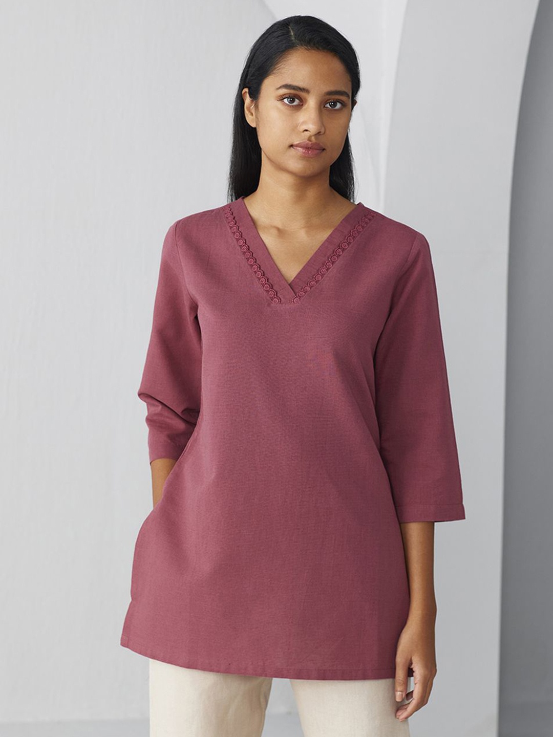 

Ancestry V-Neck Linen Kurti, Maroon