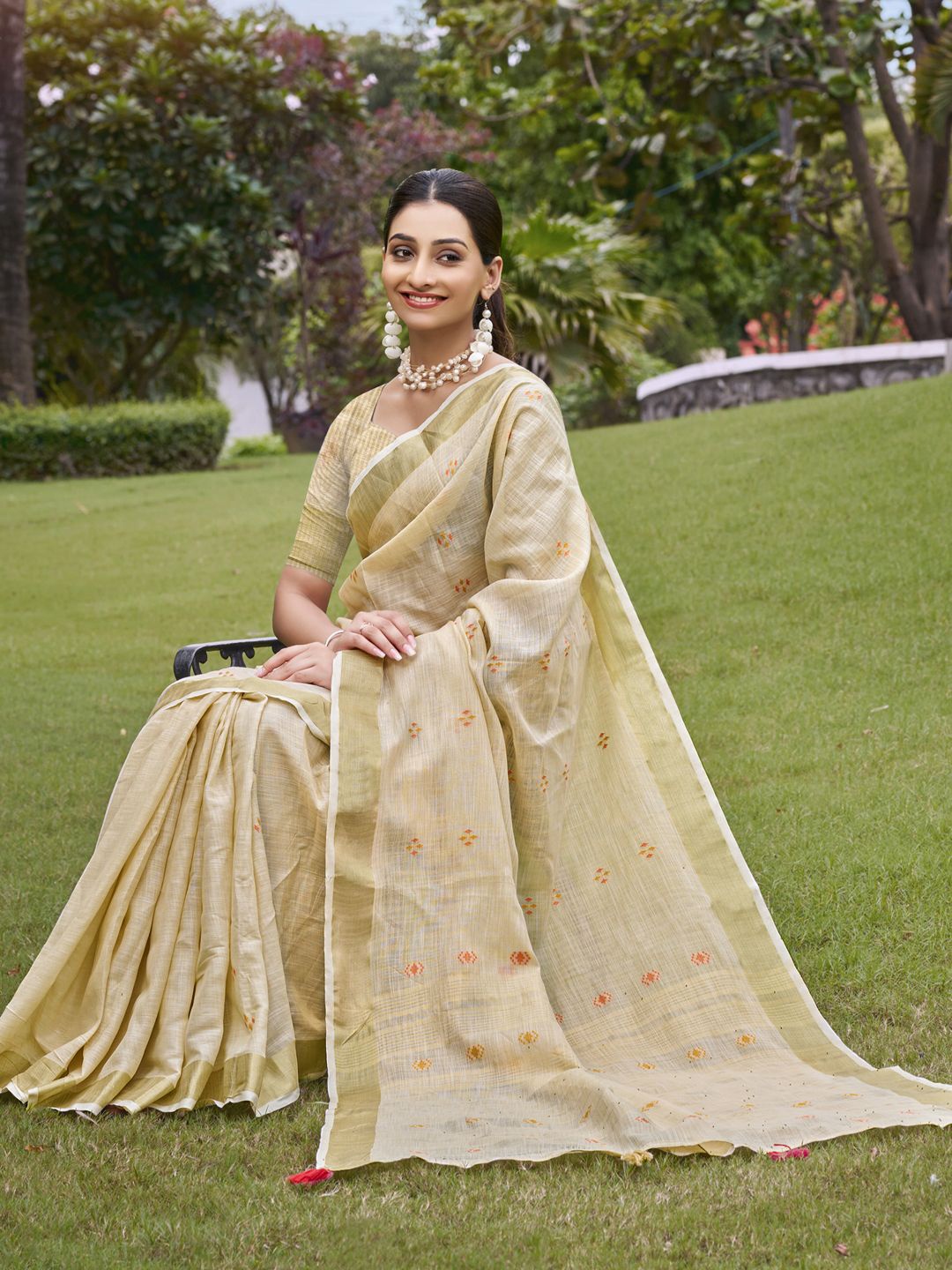 

SANGAM PRINTS Woven Design Zari Tussar Saree, Cream