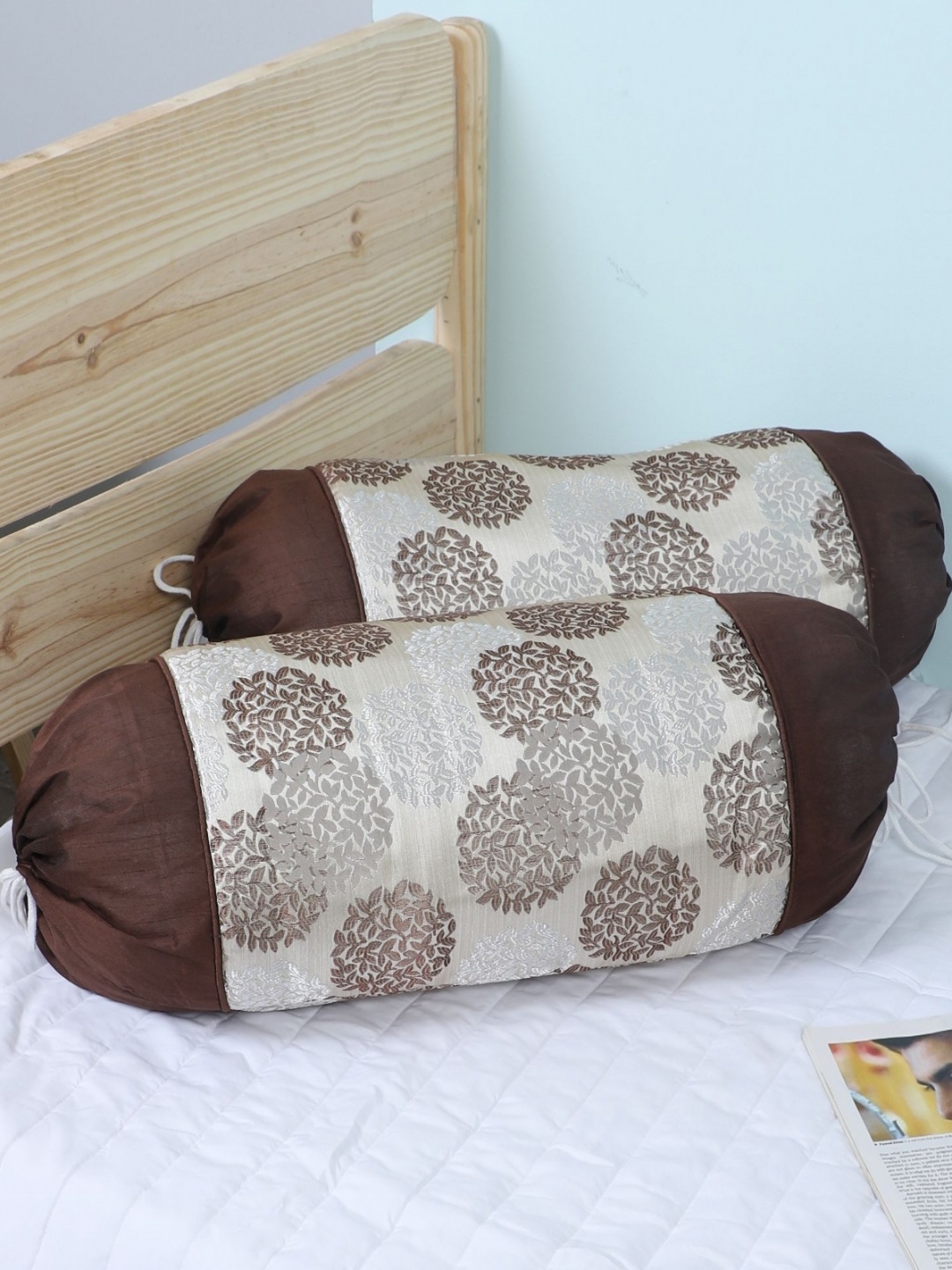 

MFD HOME FURNISHING 2Pcs Brown & White Self Design Jacquard Table Placemats