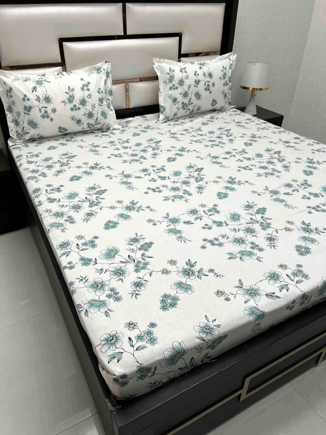 

Pure Decor Royal Passion White 300 TC Pure Cotton Queen Bedsheet Set-2.27 m x 2.55 m