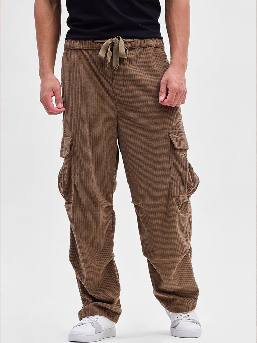 

Snitch Men Comfort Loose Fit Cargos Trousers, Brown