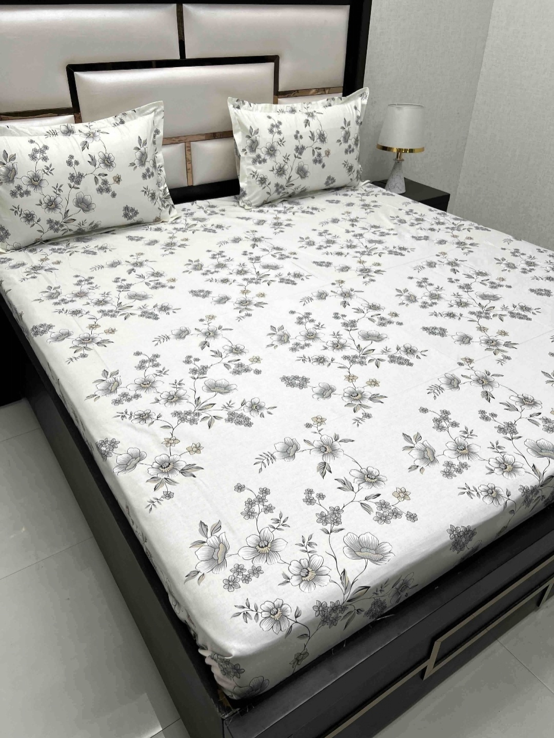 

Pure Decor Royal Passion White Printed Pure Cotton 400TC Queen Bedsheet Set 2.54 x 2.26 m