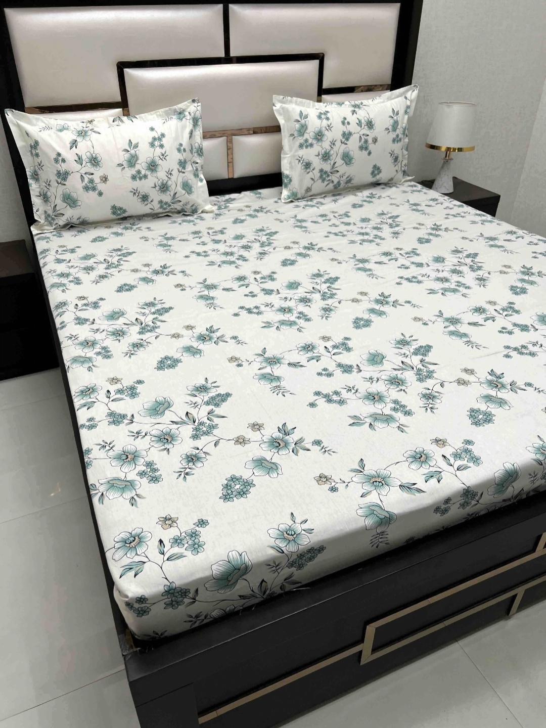 

Pure Decor Royal Passion White Printed Pure Cotton 230 TC Queen Bedsheet Set 2.54 x 2.26 m