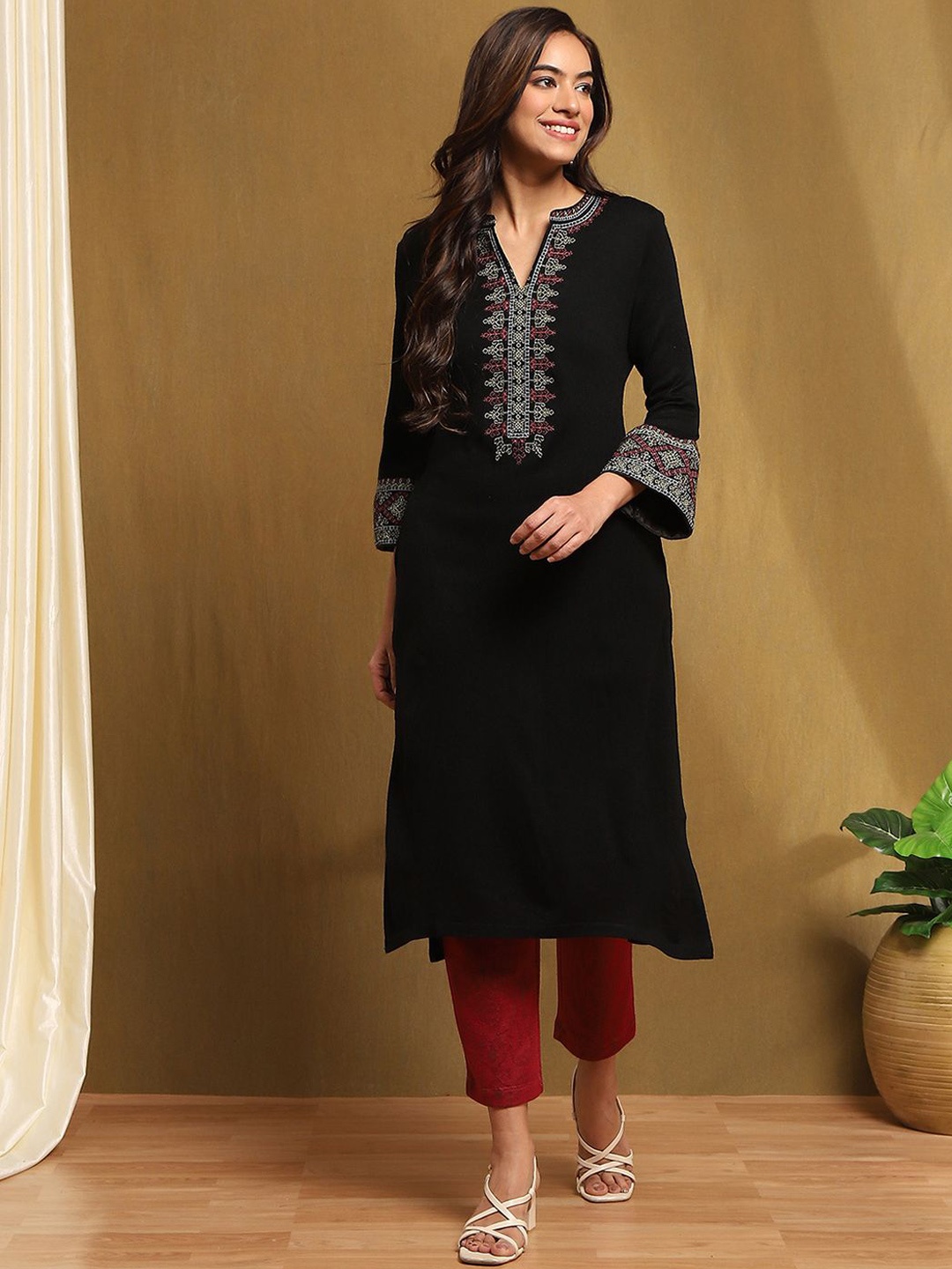 

Biba Women Dyed Mirror Work Kurta, Black