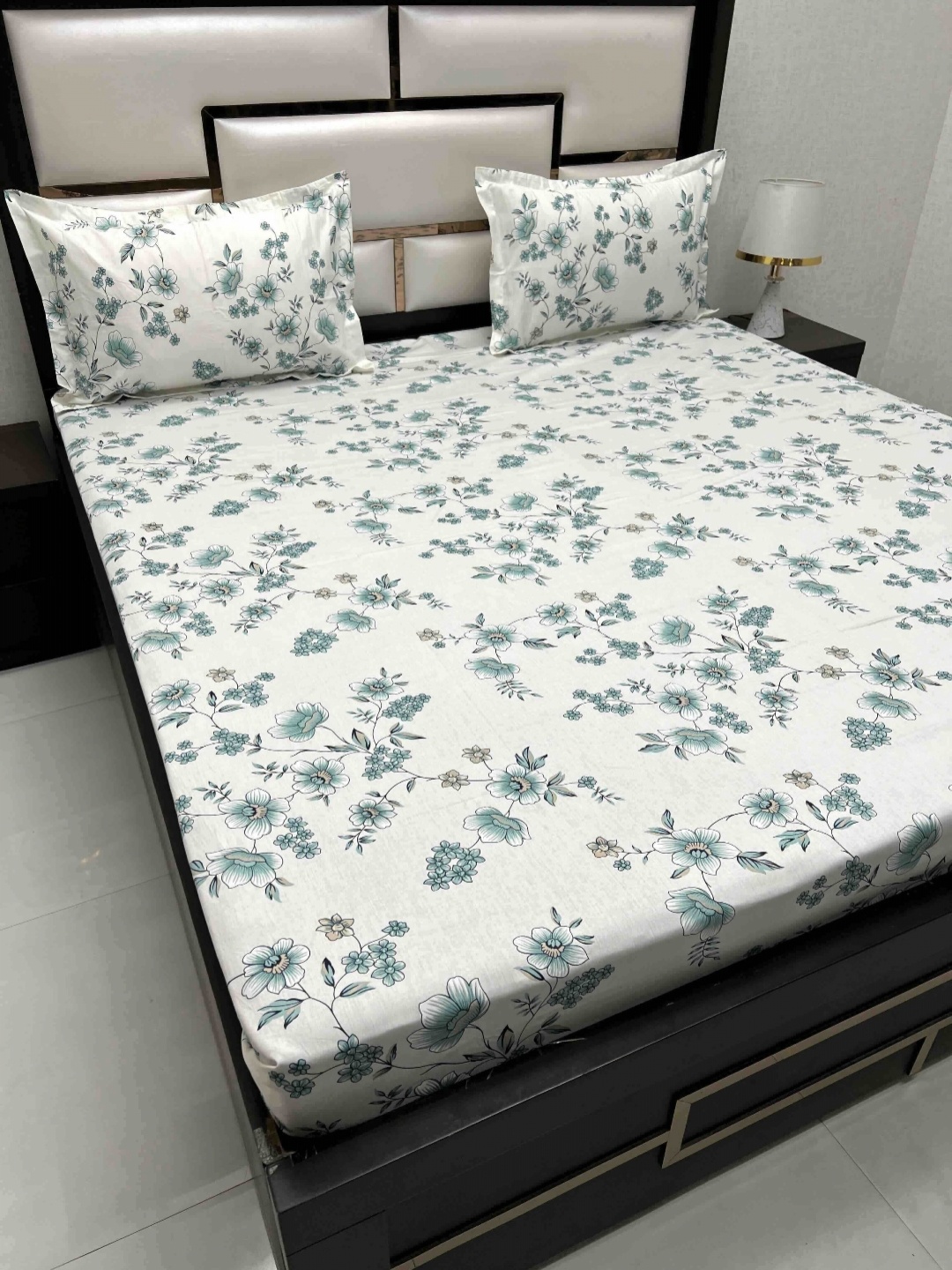 

Pure Decor Royal Passion White Floral Cotton 240 TC Queen Bedsheet Set 2.25 m x 2.56 m