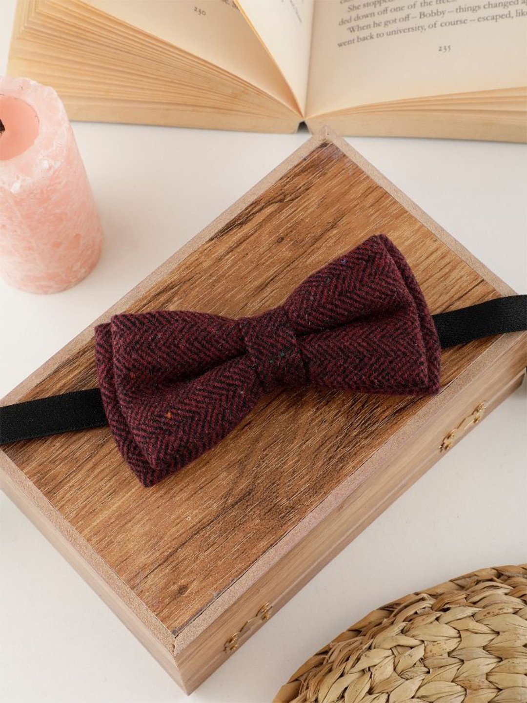 

Alvaro Castagnino Men Woven Design Bow Tie, Maroon