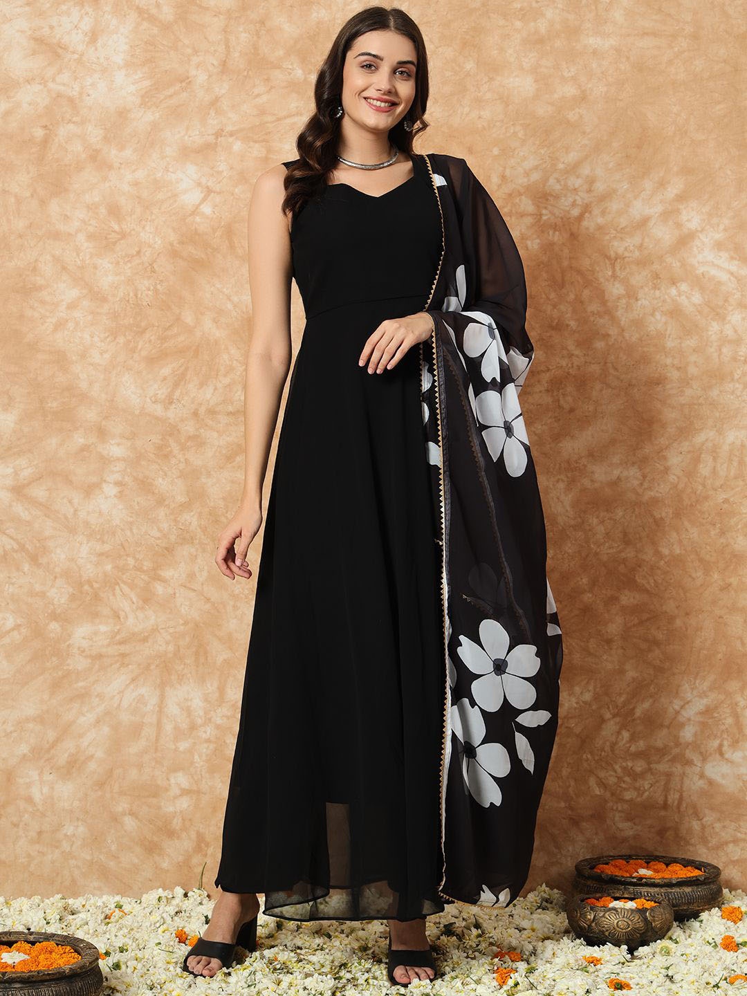 

Ethnic Yard Women Regular Kurta with Pyjamas & With Dupatta, Black