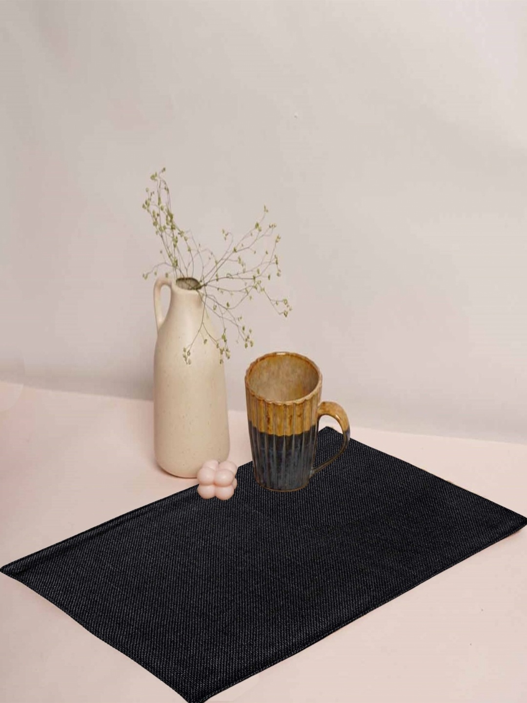 

Lushomes Black 6 Pieces Jute Table Placemats