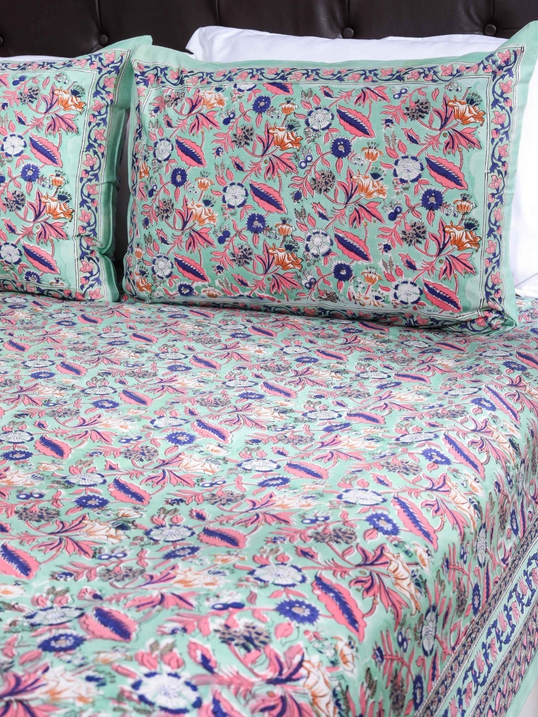 

SHAHENAZ Blue & Pink Floral 120 TC King Bedsheet with 2 Pillow Covers