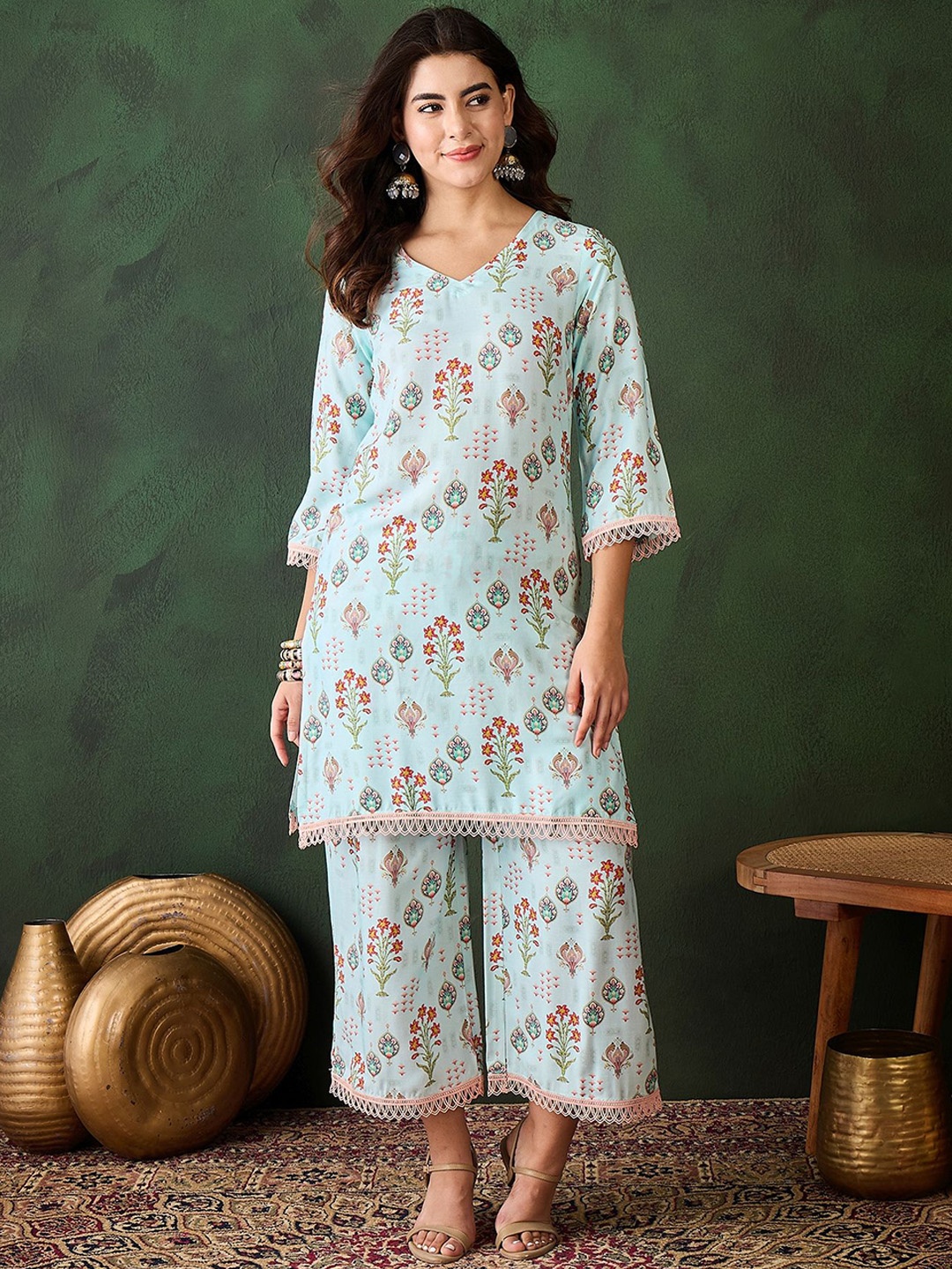 

Sangria Printed Kurta With Trousers, Blue