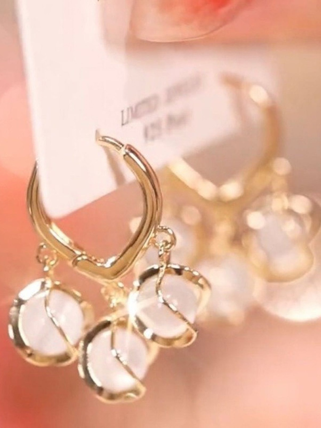 

PolluxCraft Heart Shaped Studs Earrings, White