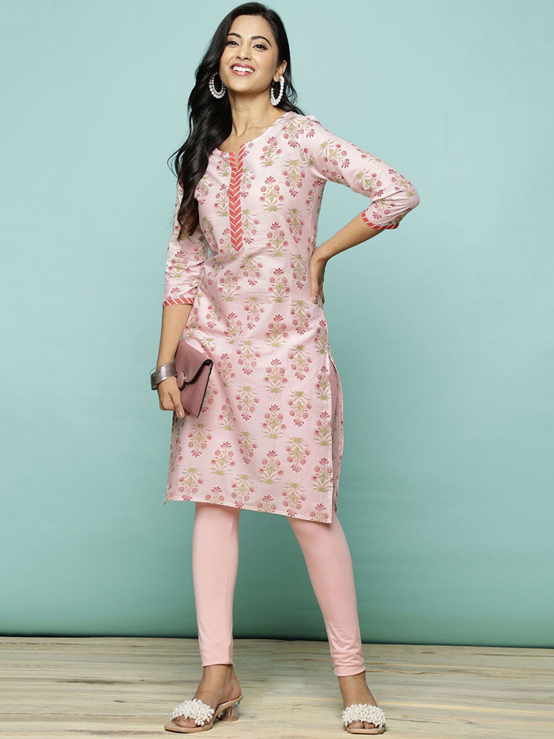 

Rangita Women Floral Printed Kurta, Pink