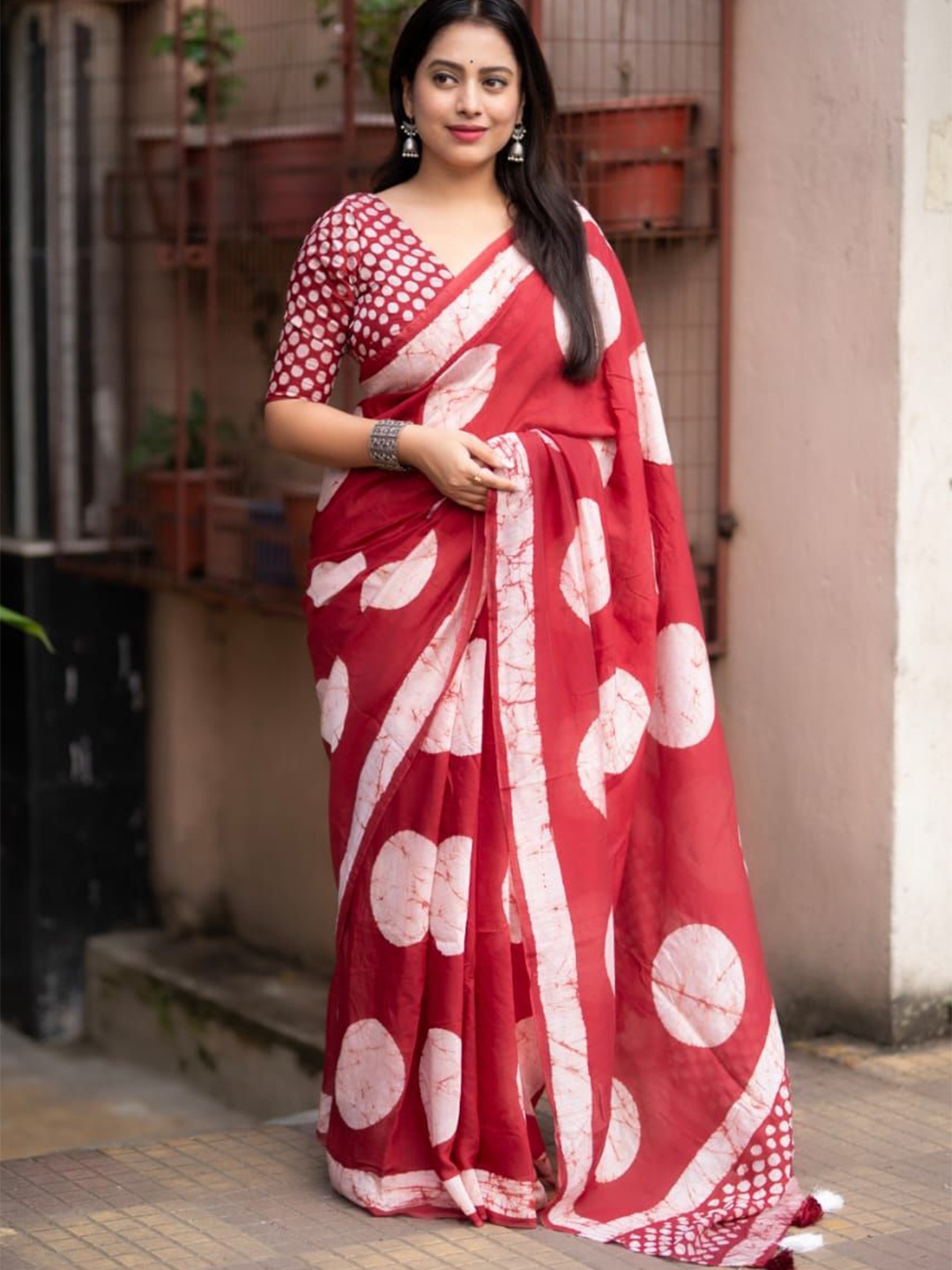 

STAVA CREATION Polka Dot Pure Cotton Chanderi Saree, Maroon