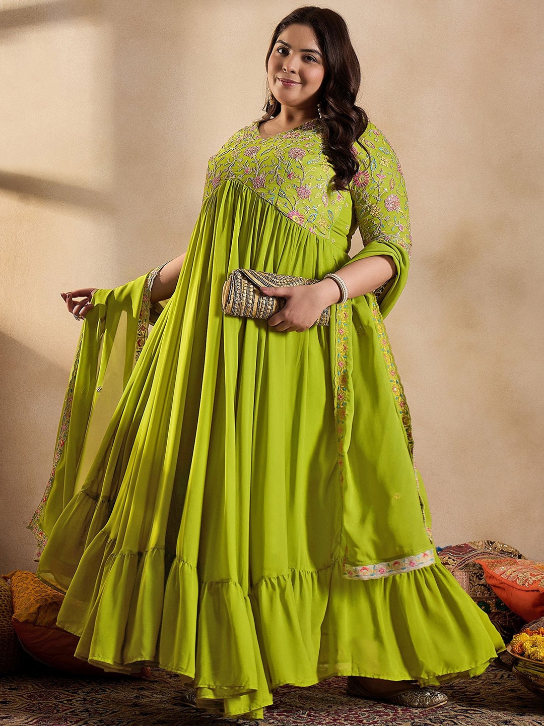 

INDDUS PLUS Women Floral Embroidered Thread Work Floral Georgette Kurta, Green