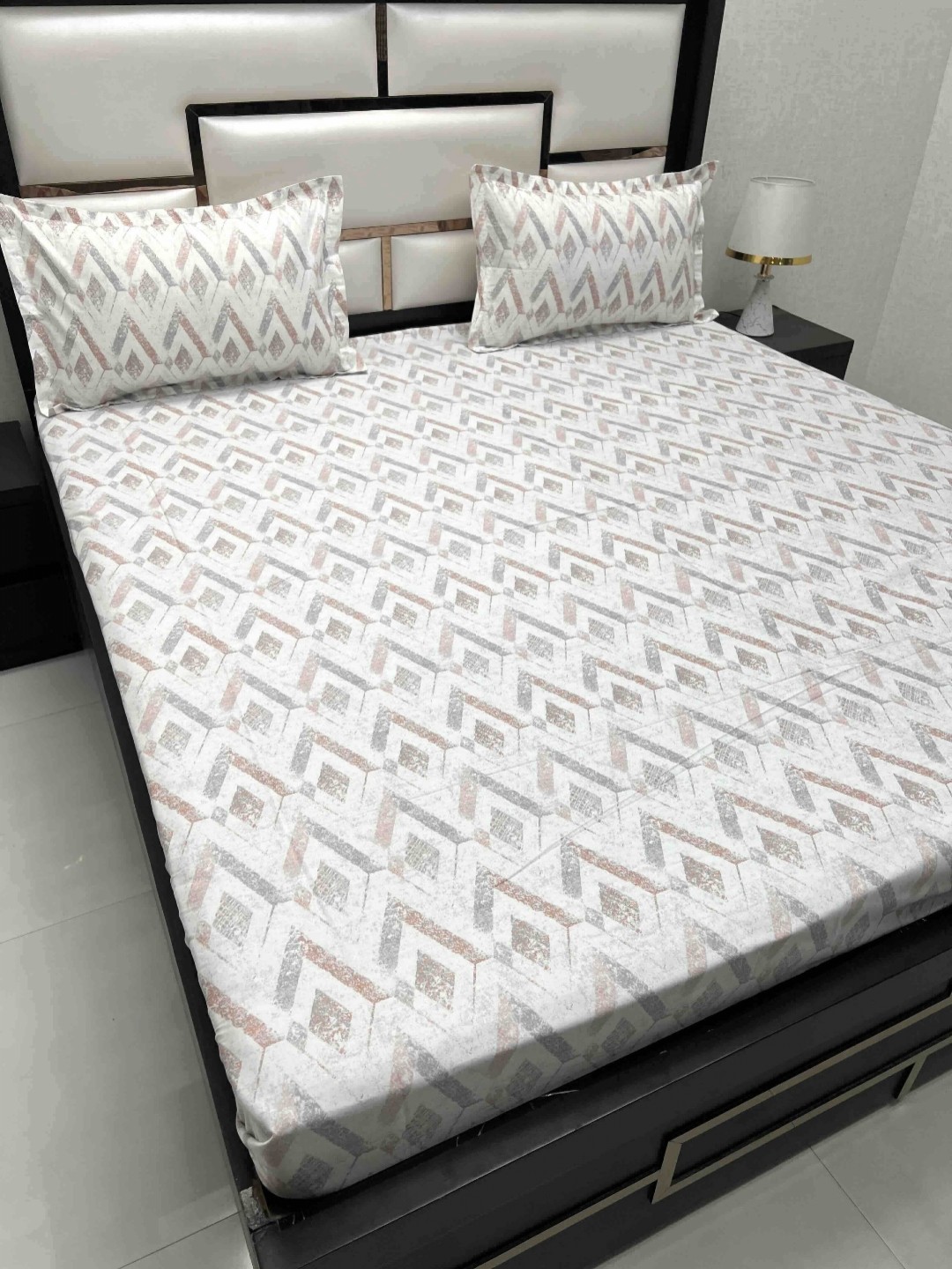 

Pure Decor Royal Passion Grey 220 TC Pure Cotton Queen Bedsheet Set-2.27 m x 2.55 m, White