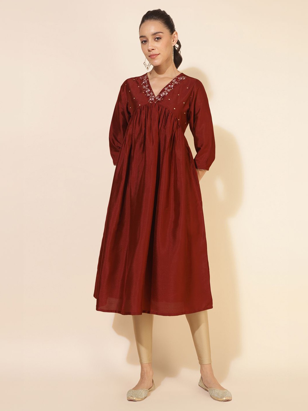 

Janasya Women Embroidered Gotta Patti Kurta, Maroon