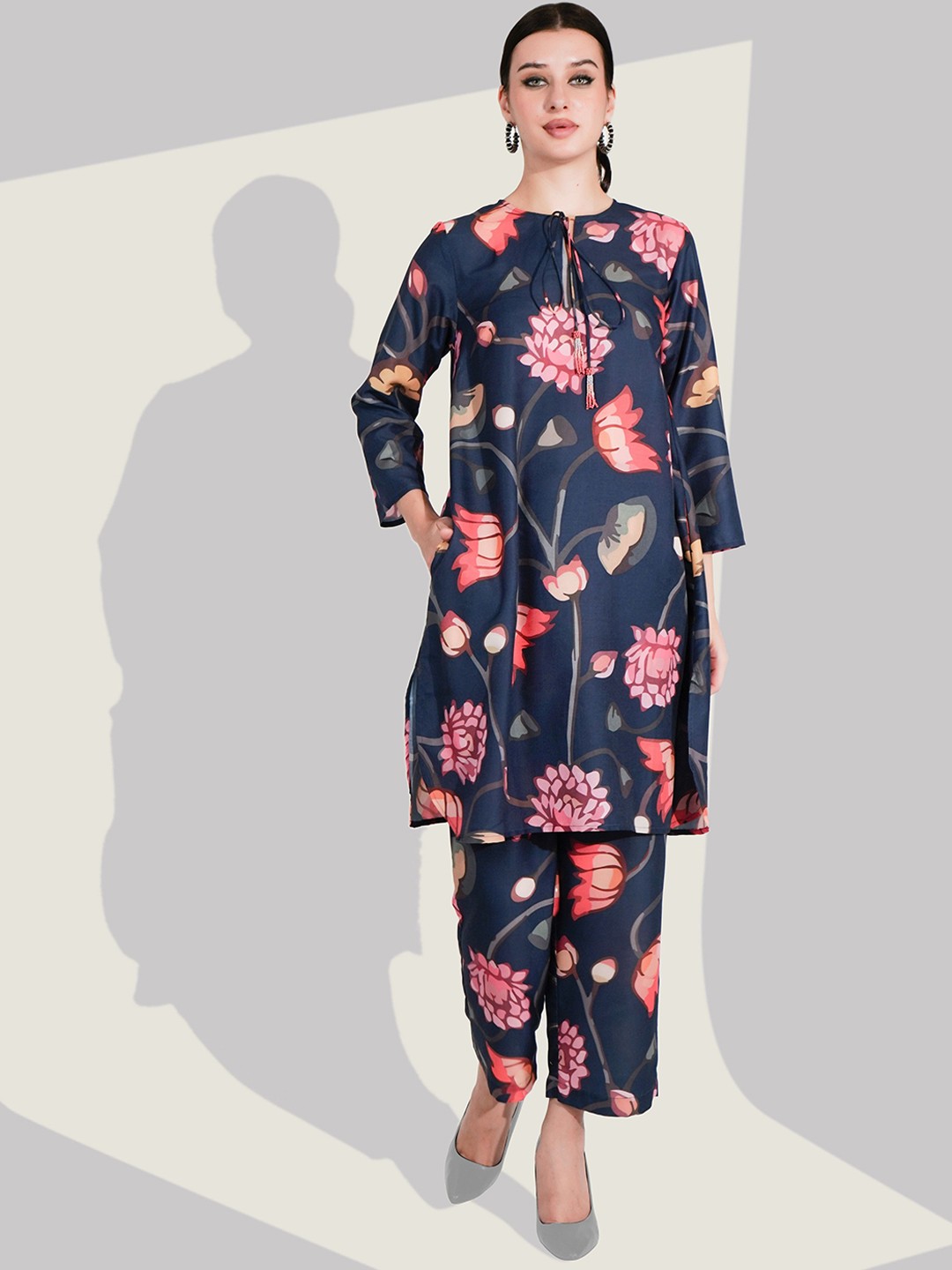 

Dora Dori Women Ethnic Motifs Printed Regular Kurta with Trousers, Navy blue
