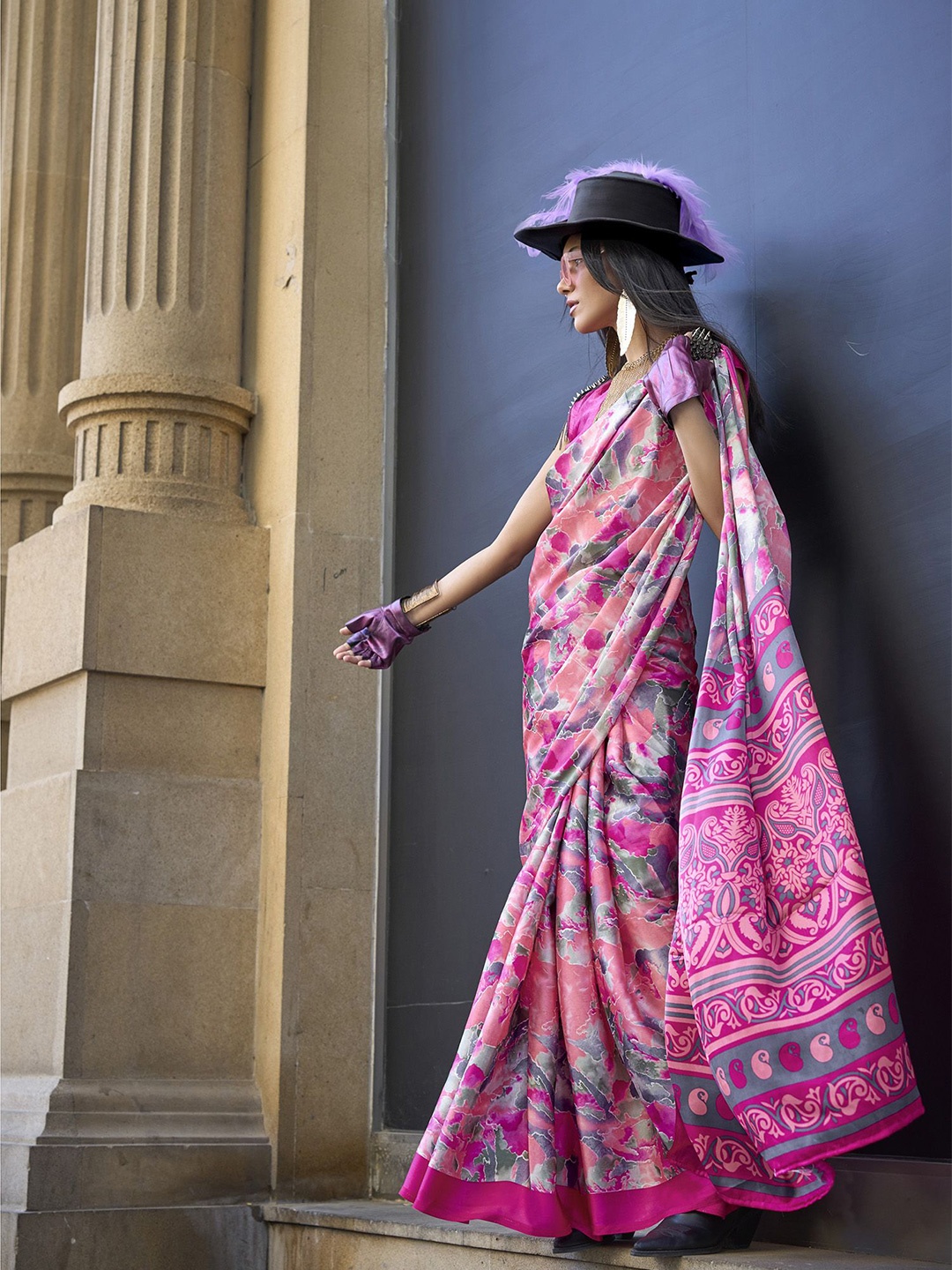 

elora Printed Saree With Unstitched Blouse Piece, Pink