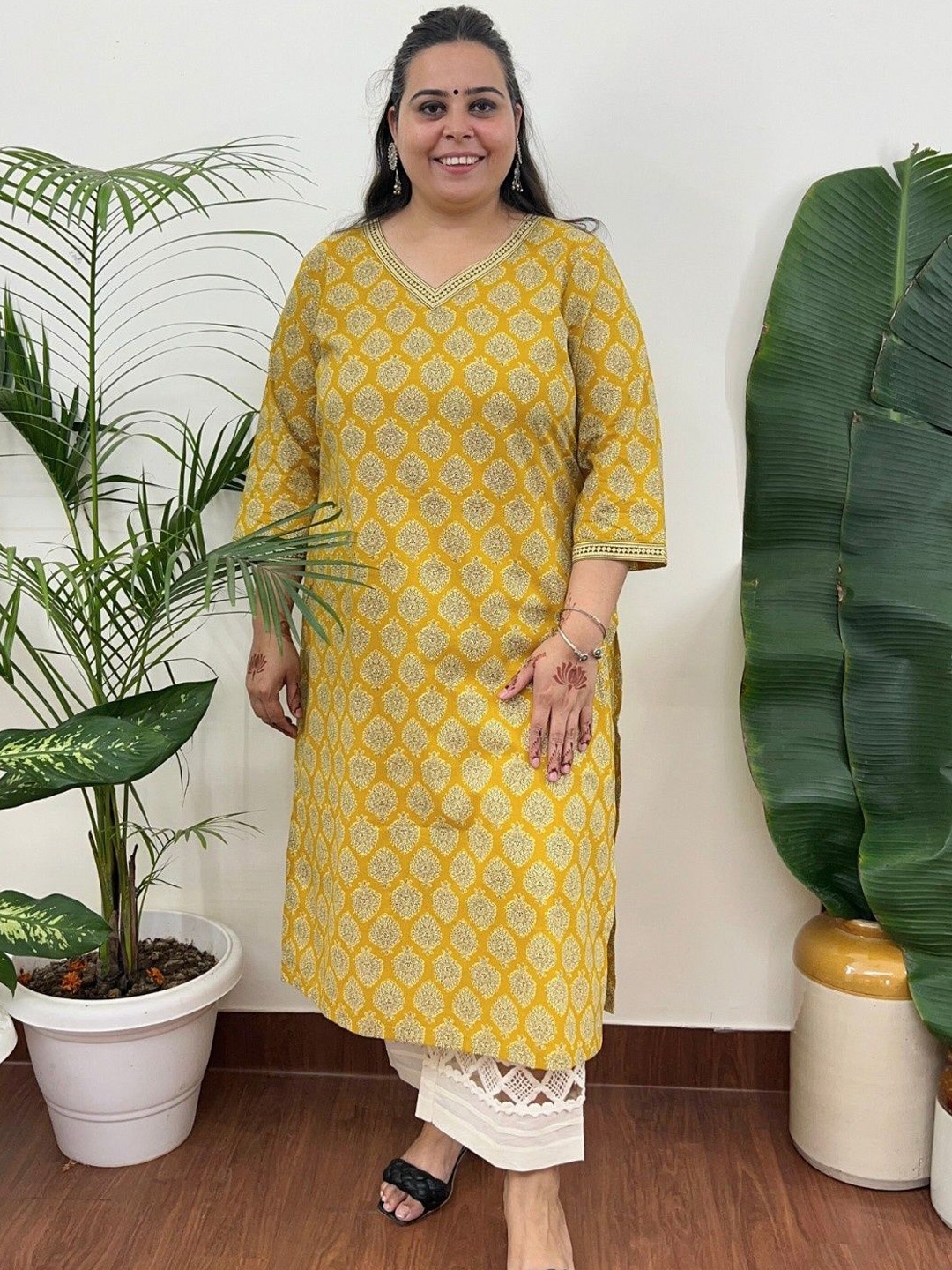 

Sanskritam Women Floral Printed Kurta, Yellow