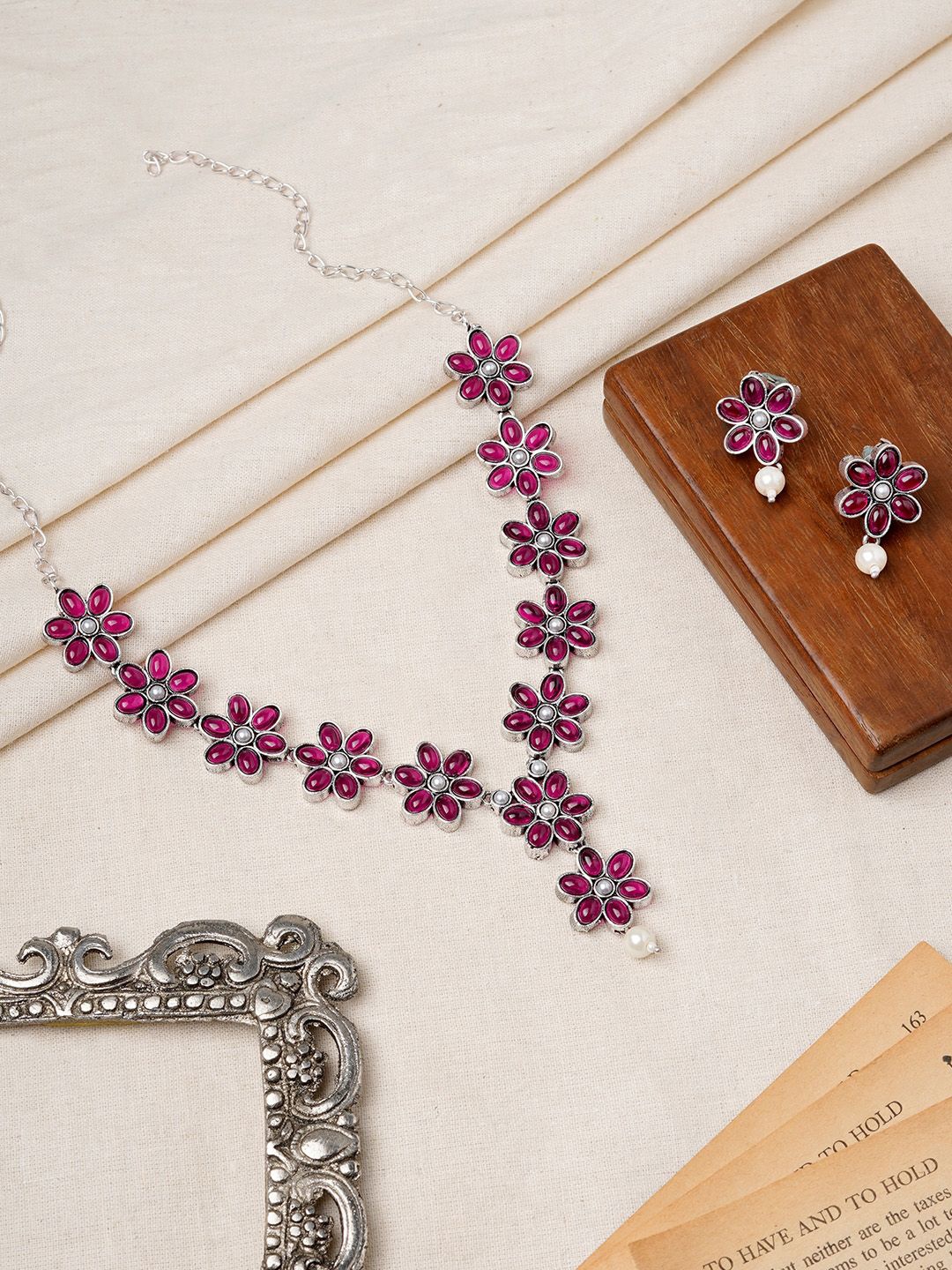 

TEEJH Silver-Plated Kundan Stones-Studded & Beaded Floral Motif Jewellery Set