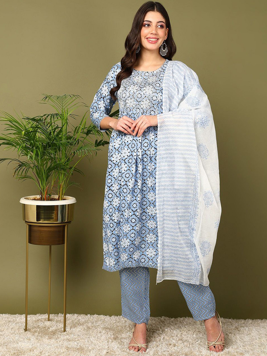 

Anouk Women Floral Printed Regular Kurta with Trousers & With Dupatta, Blue