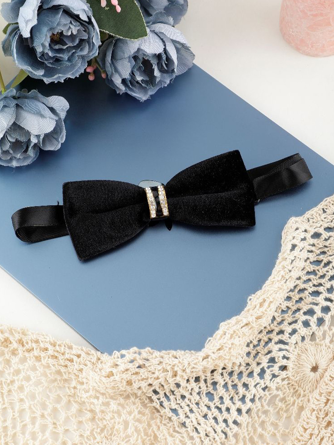 

Alvaro Castagnino Men Woven Design Bow Tie, Black