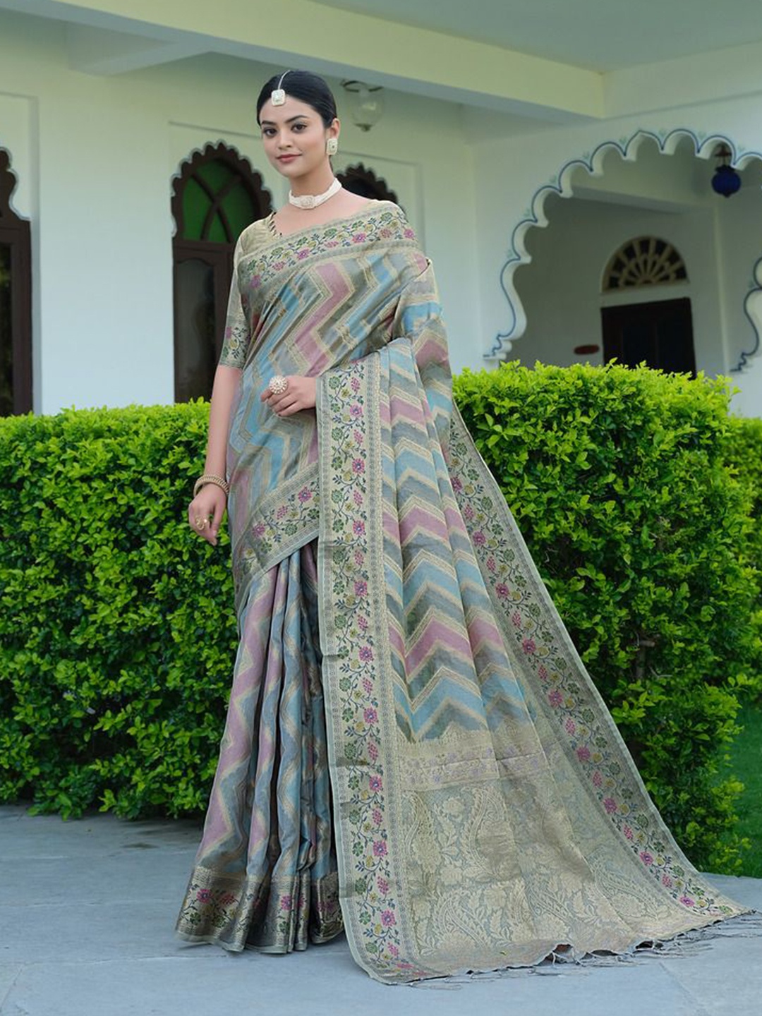 

ISHIKA FAB Woven Design Organza Banarasi Saree, Grey