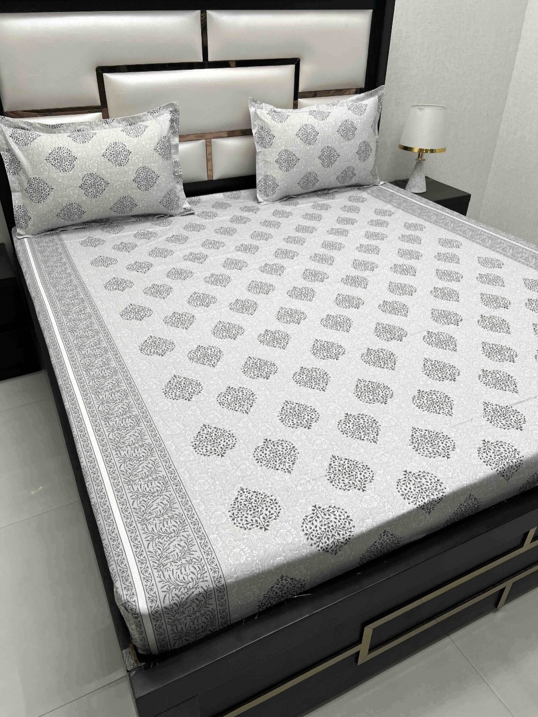 

Pure Decor Royal Passion Grey EthnicMotifs Cotton 250 TC Queen Bedsheet Set 2.25 x 2.55 m