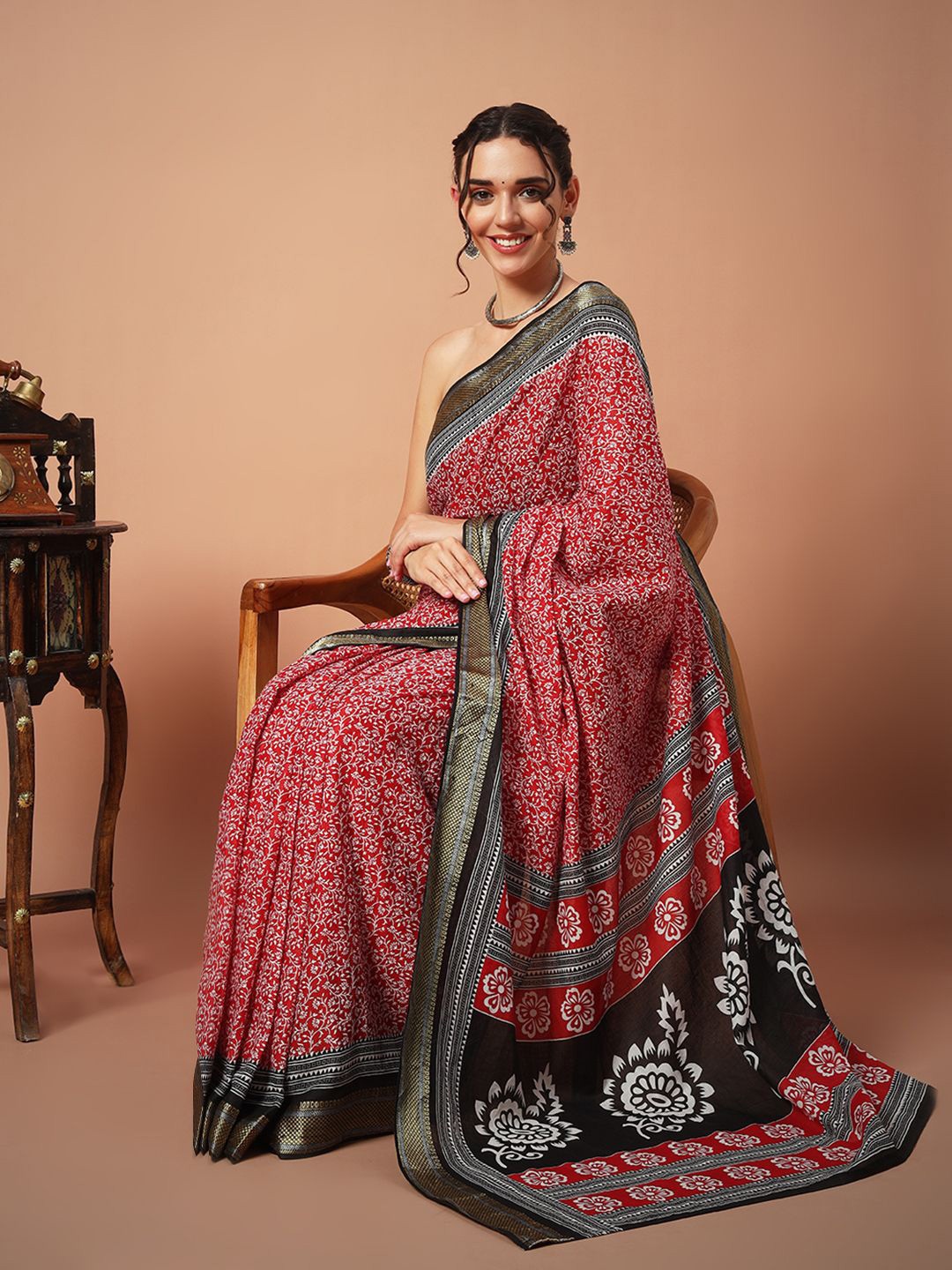 

Anouk Floral Zari Pure Cotton Block Print Saree, Red