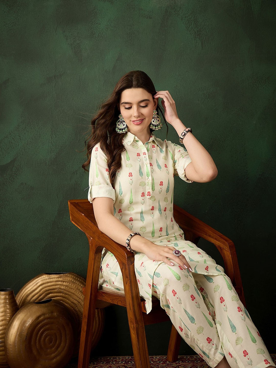 

Sangria Printed Kurta With Trousers, Off white