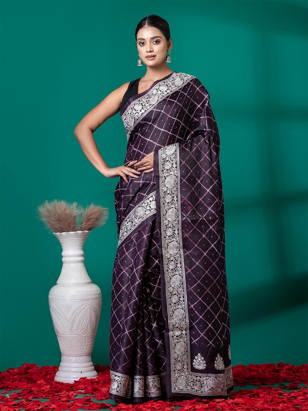 

VIBHAVARI Silk Blend Saree, Purple
