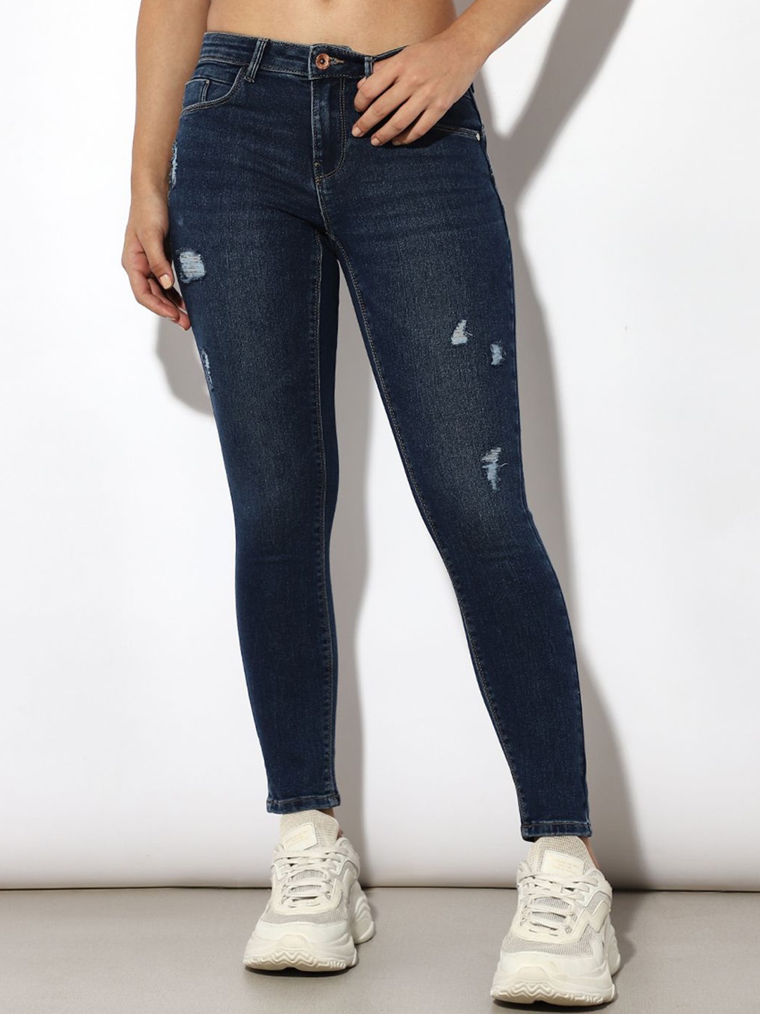 

ONLY Women Skinny Fit Mildly Distressed Light Fade Stretchable Jeans, Blue