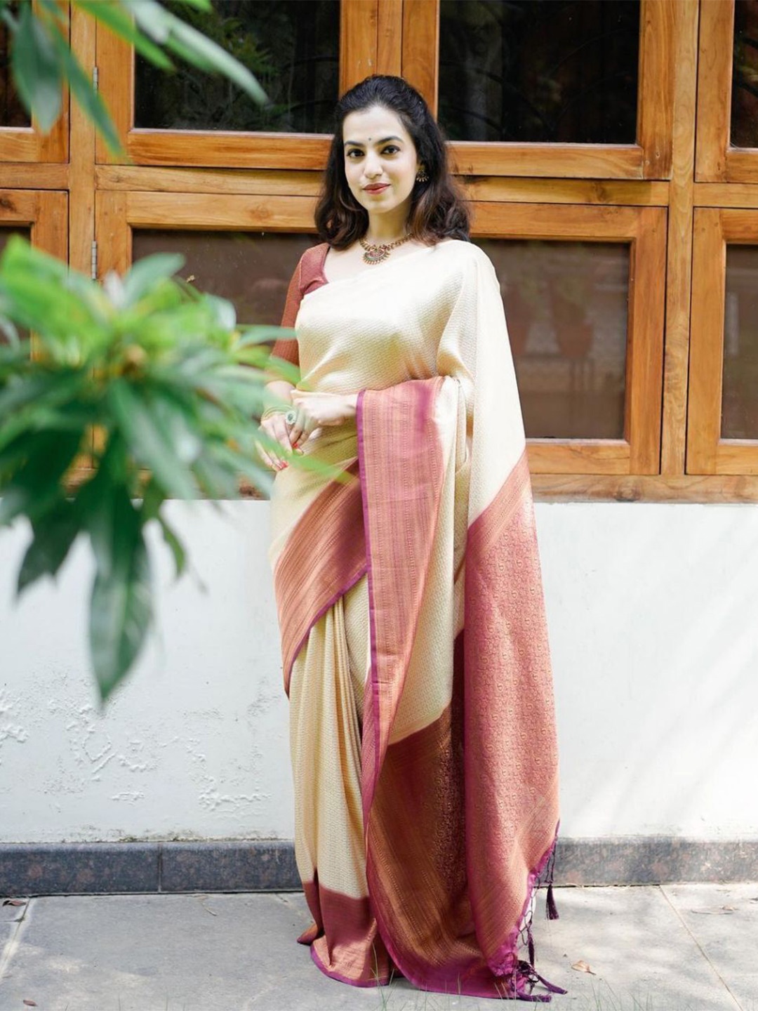 

Jinax Woven Design Zari Pure Silk Banarasi Saree, Cream
