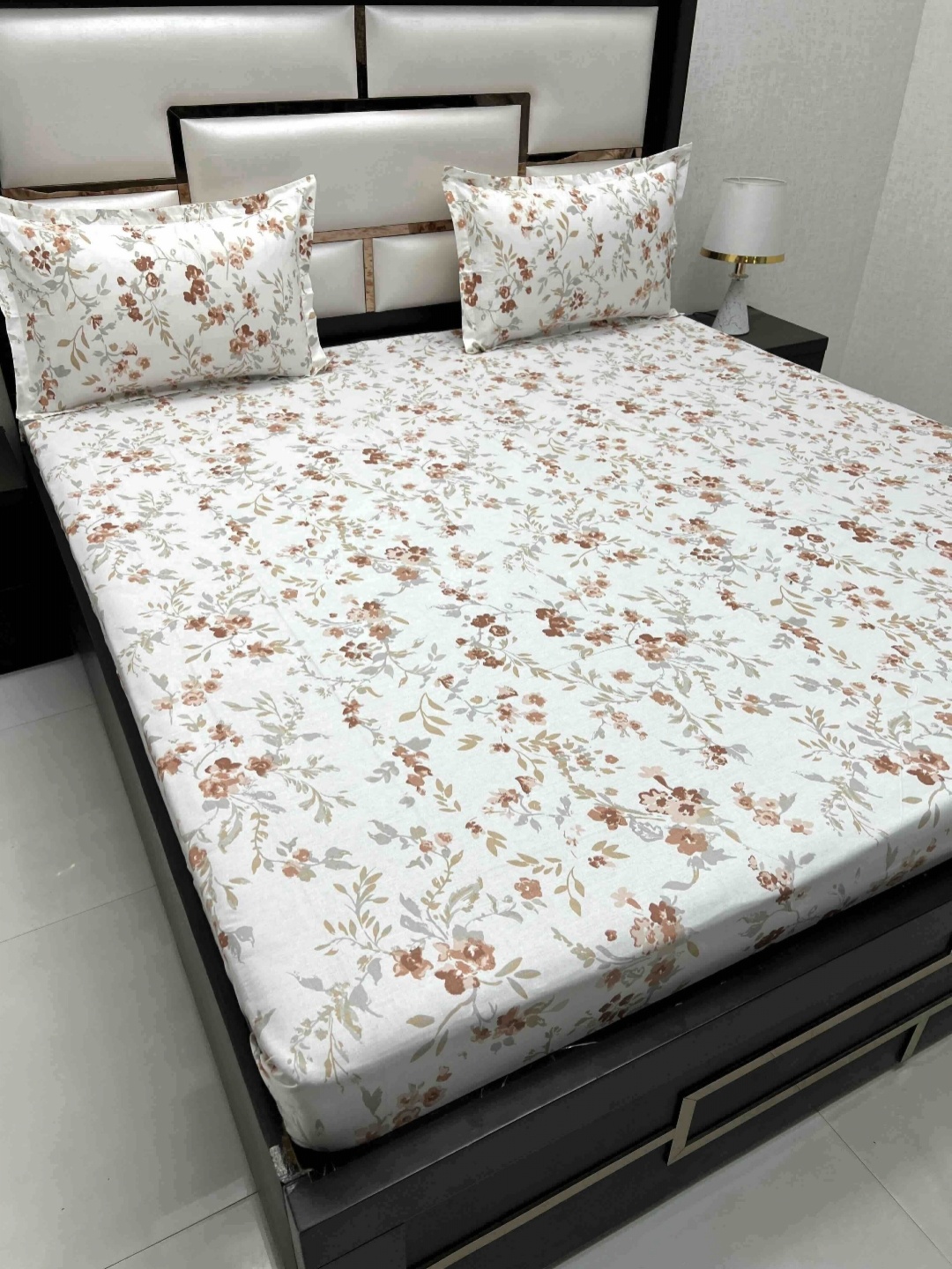 

Pure Decor Royal Passion White Floral Cotton 350 TC Queen Bedsheet Set 2.26 m x 2.57 m