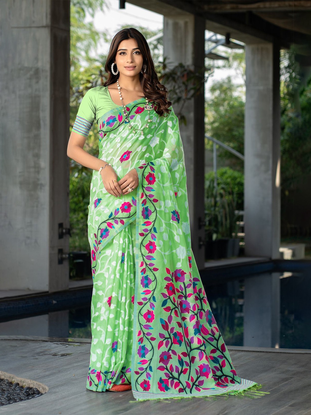 

ISHIKA FAB Woven Design Zari Pure Cotton Jamdani Saree, Green