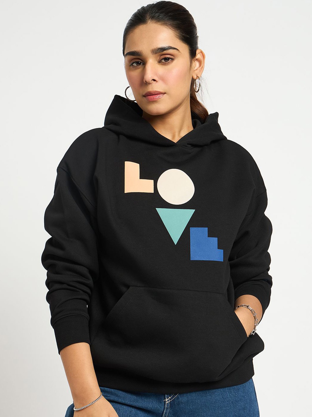 

FEMMELLA Women Printed Hooded Sweatshirt, Black