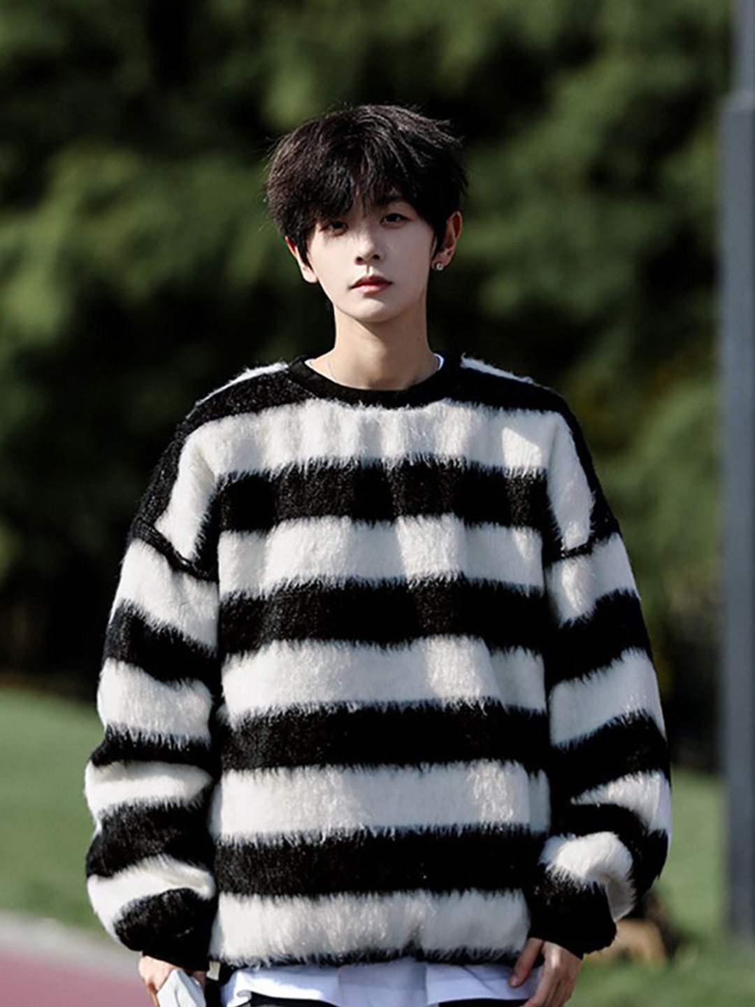

StyleCast x Revolte Men Striped Longline Pullover, Black