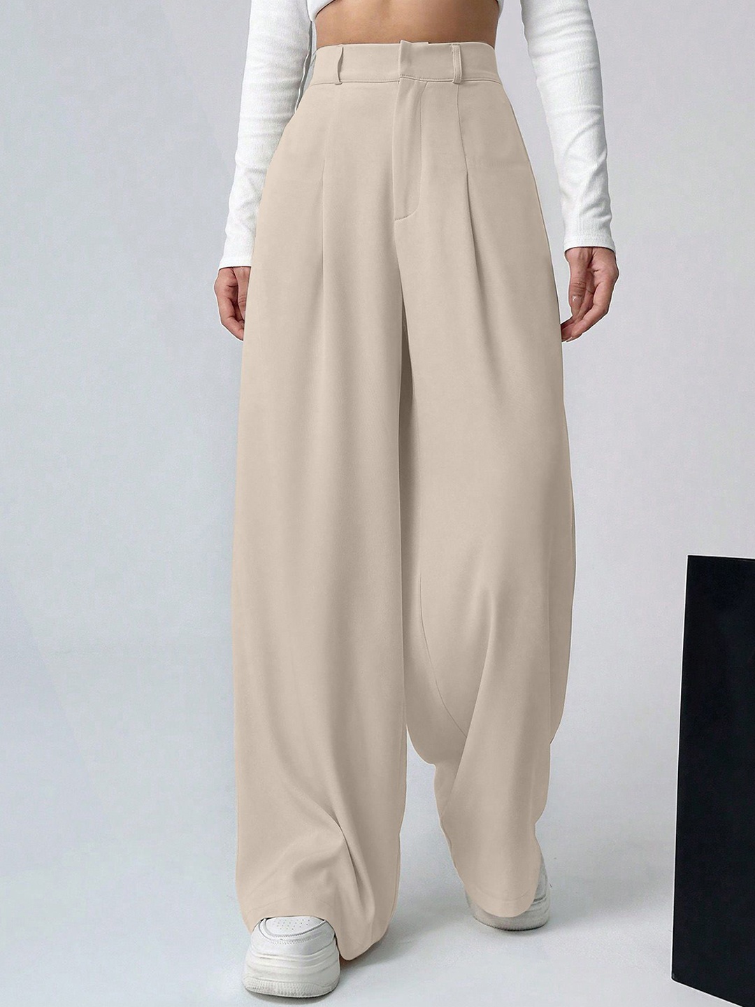 

AAHWAN Women Relaxed Loose Fit High-Rise Pleated Trousers, Cream