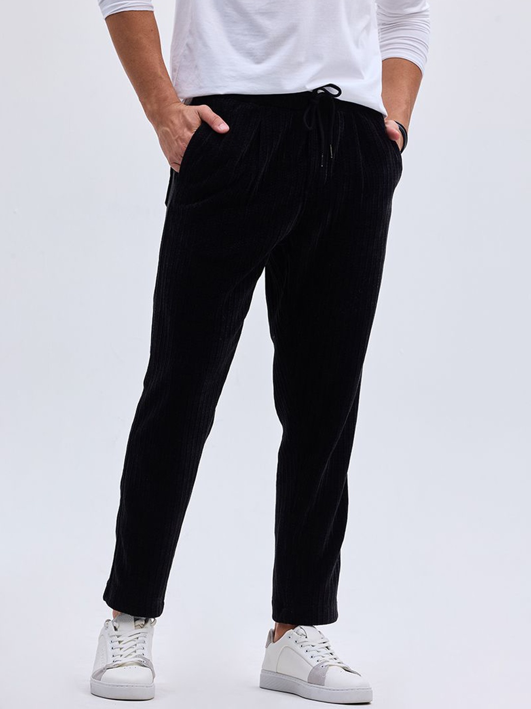 

Snitch Men Classic Pleated Trousers, Black
