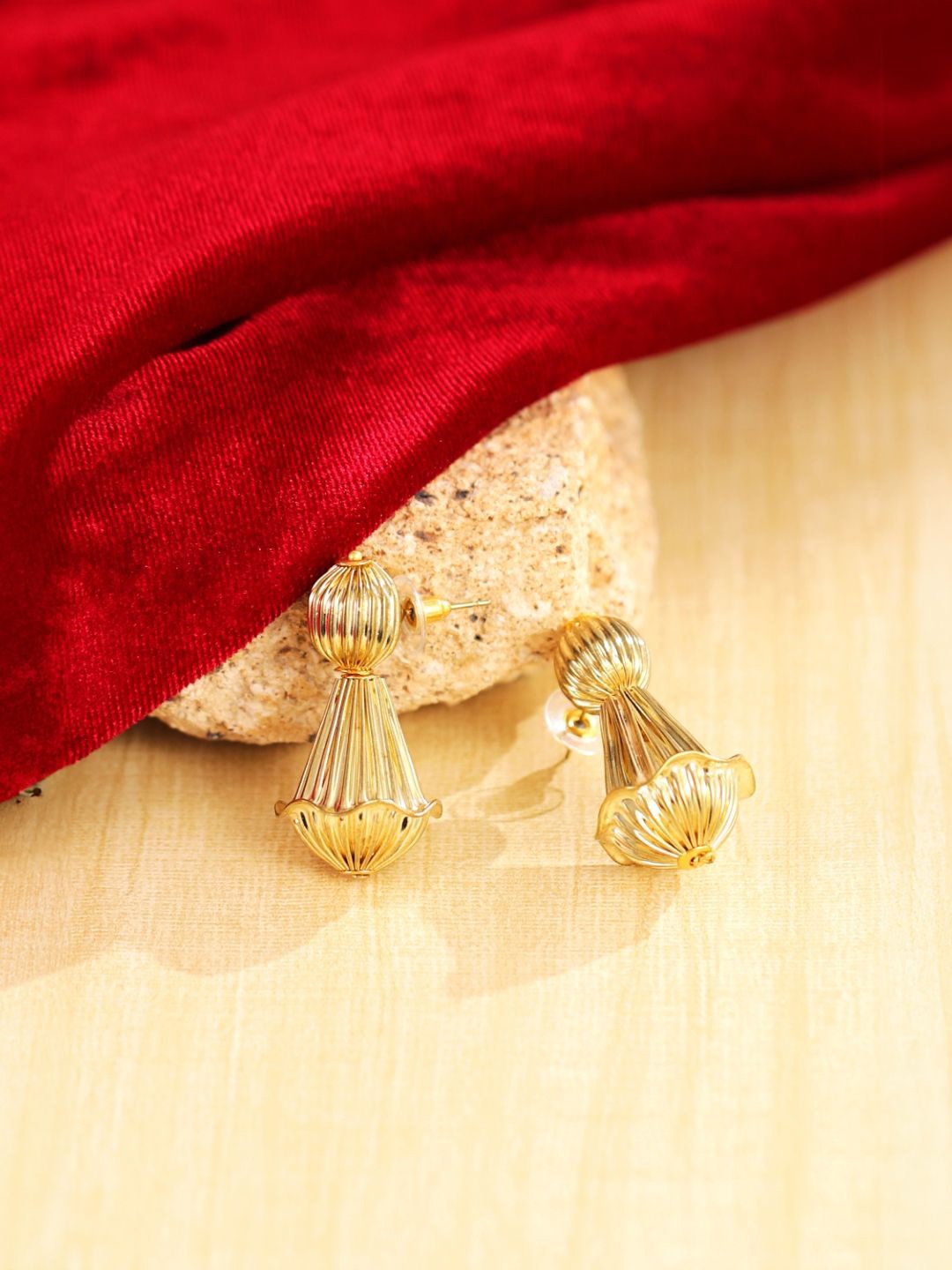 

KPOP Contemporary Studs Earrings, Gold